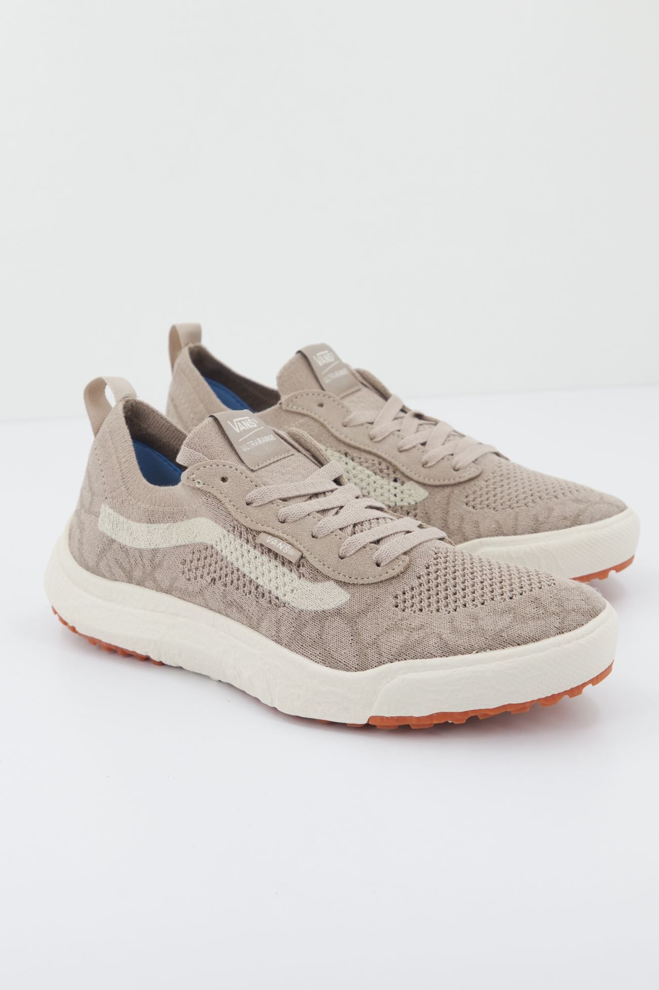 VANS UA ULTRARANGE en color BEIS (2)