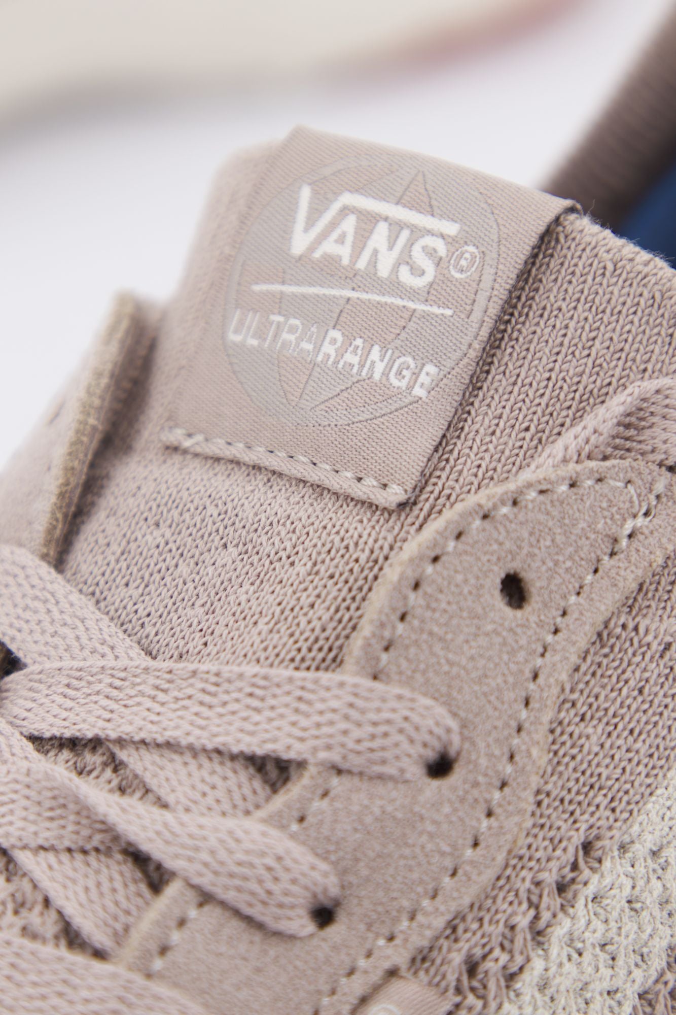 VANS UA ULTRARANGE en color BEIS (4)