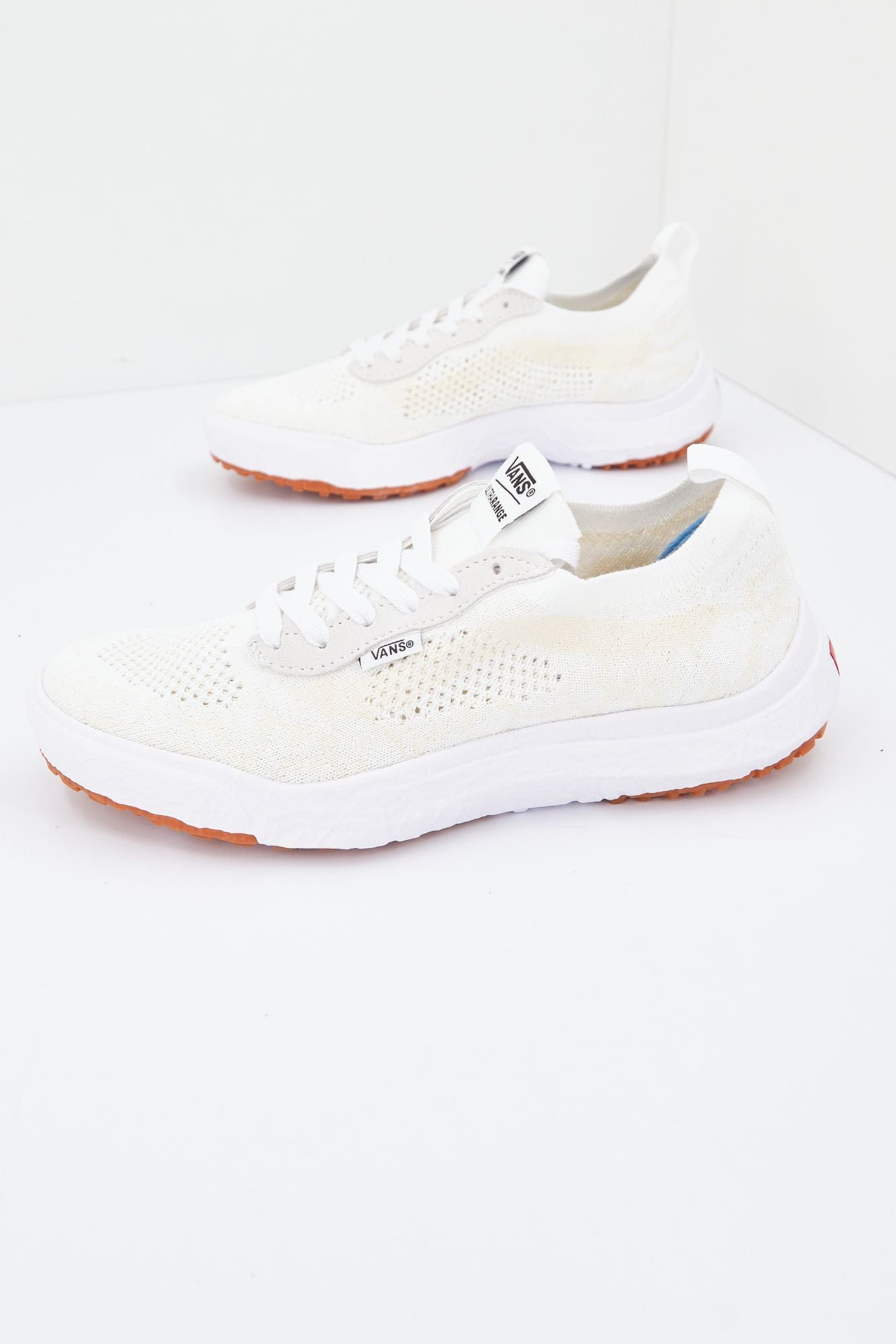 VANS  UA ULTRARANGE en color BEIS (1)