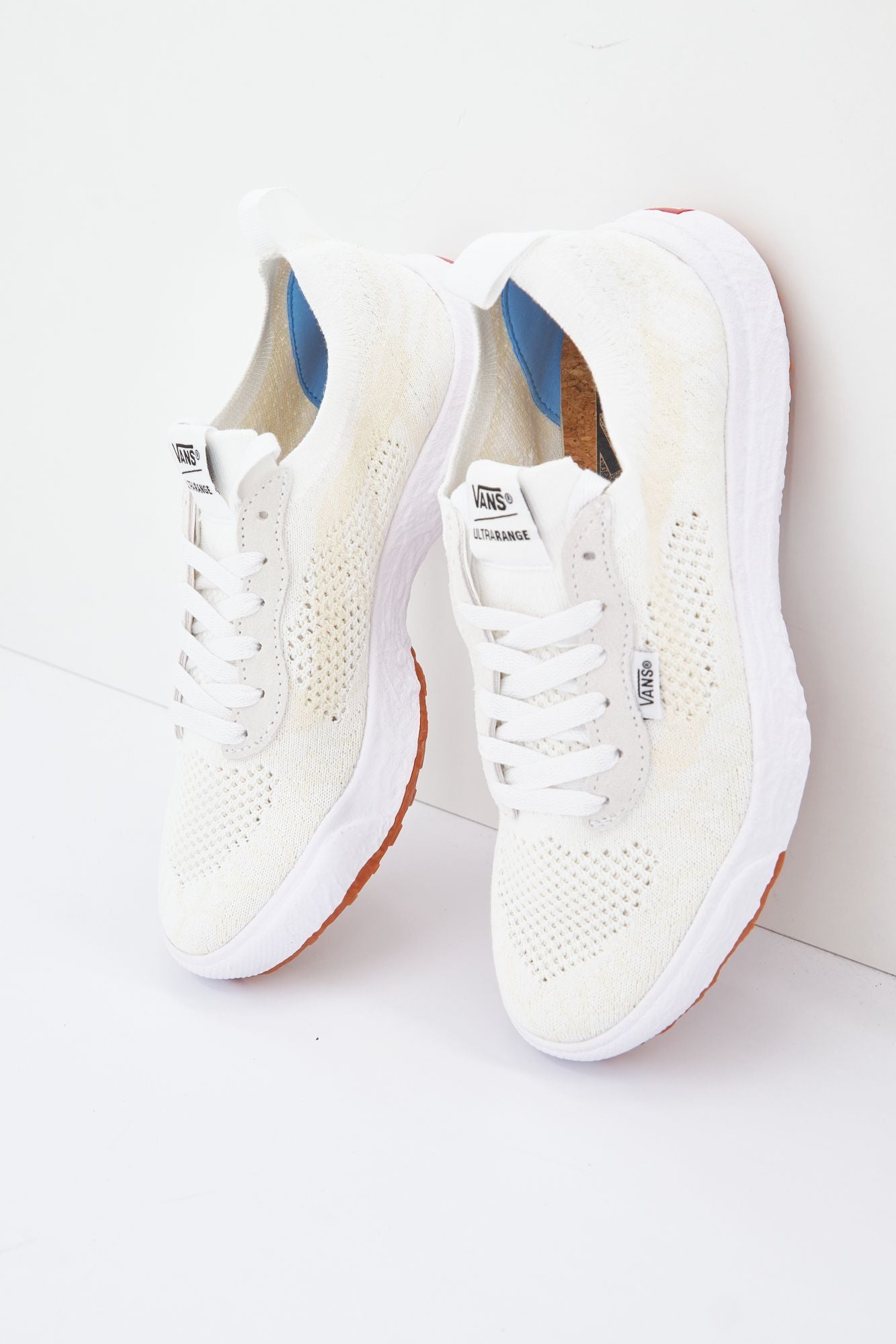 VANS  UA ULTRARANGE en color BEIS (2)