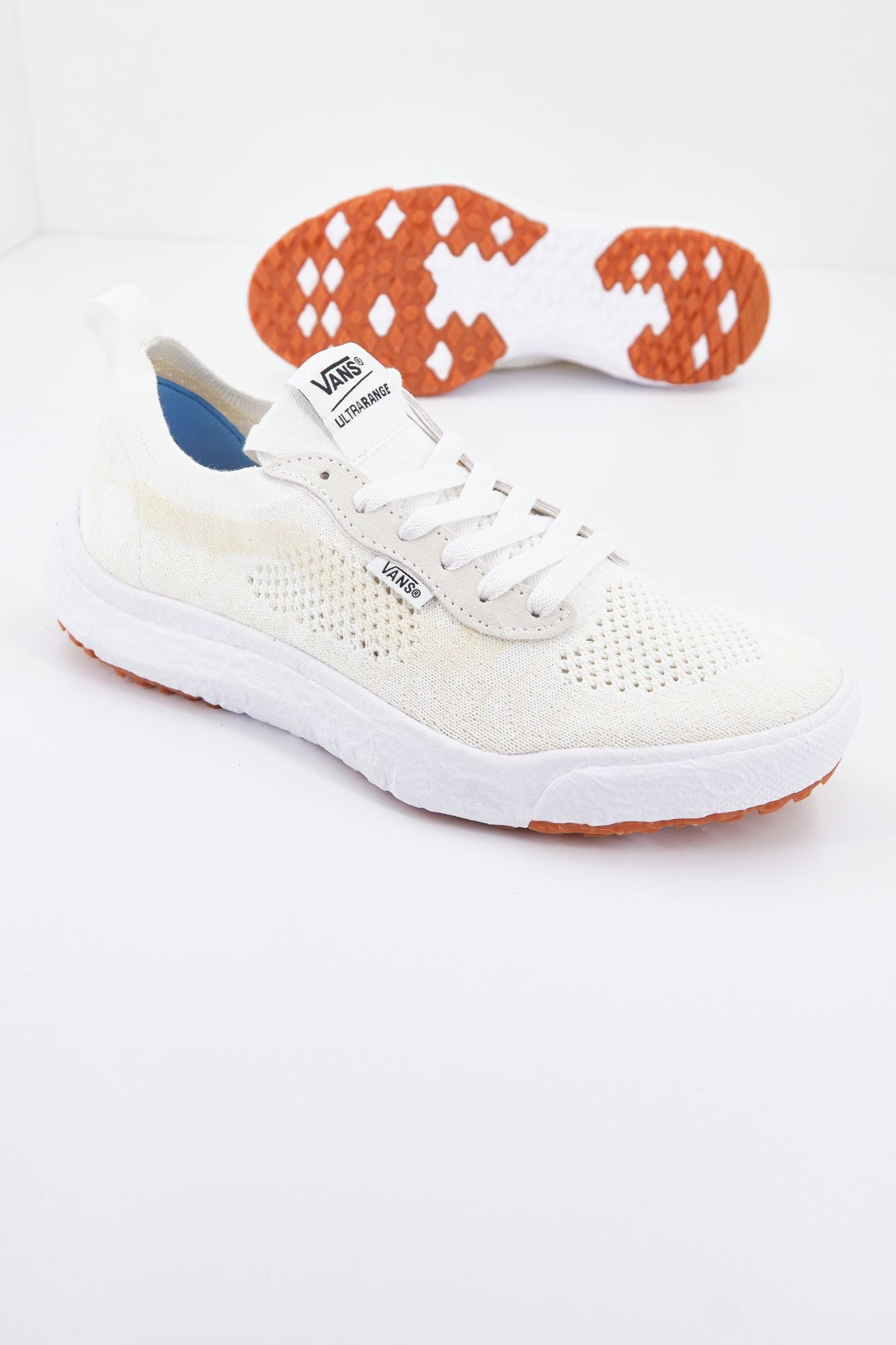 VANS  UA ULTRARANGE en color BEIS (3)