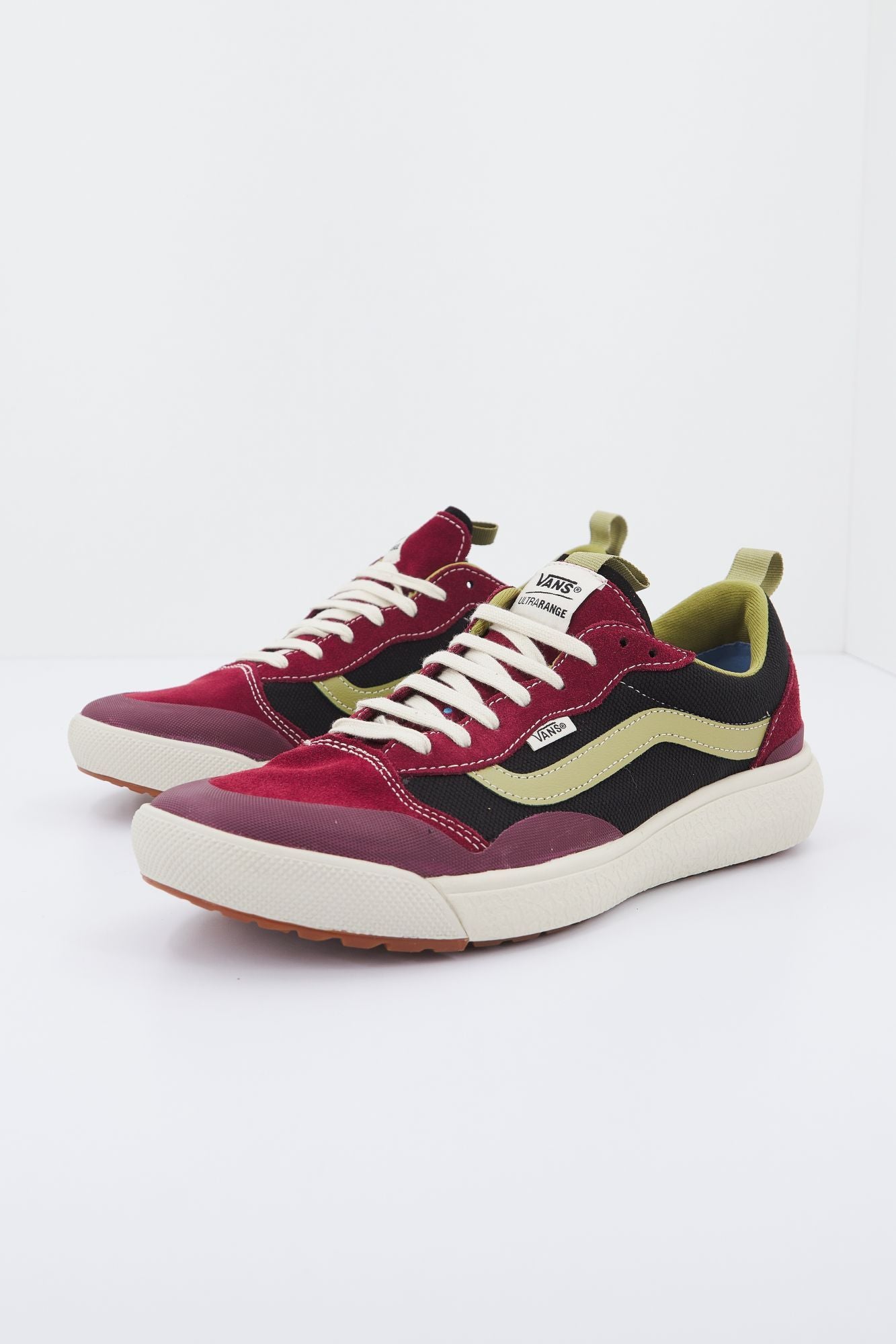 VANS UA ULTRARANGE en color BURDEOS (1)