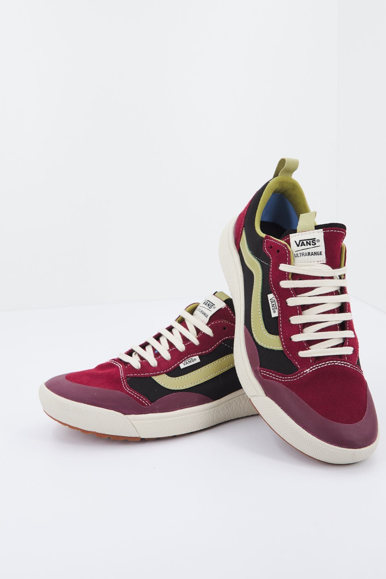 VANS UA ULTRARANGE en color BURDEOS (2)