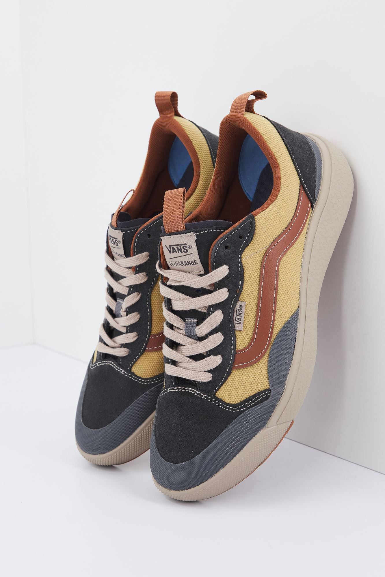VANS UA ULTRARANGE en color AMARILLO (1)