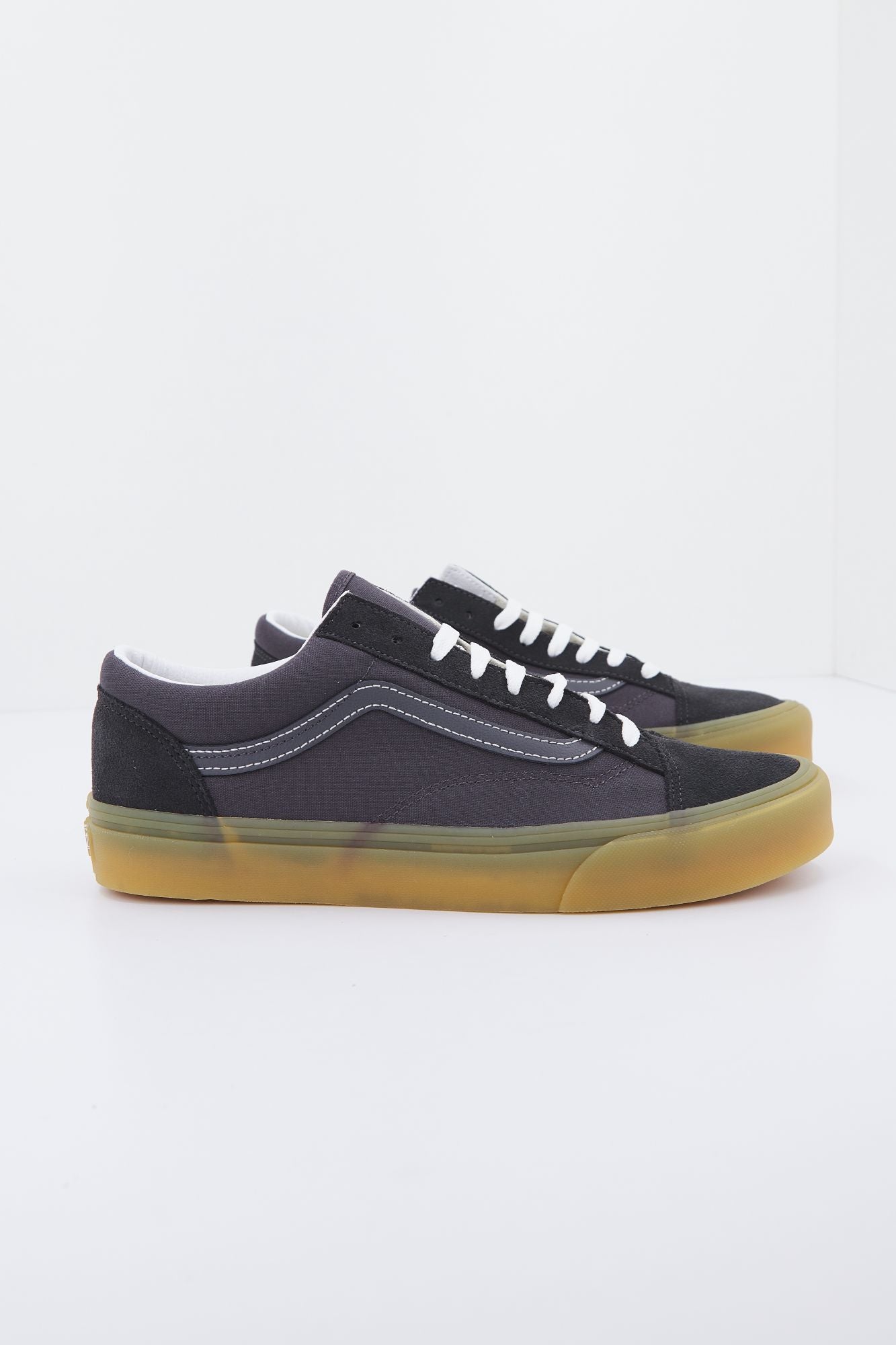 VANS  UA STYLE 36 en color GRIS (1)