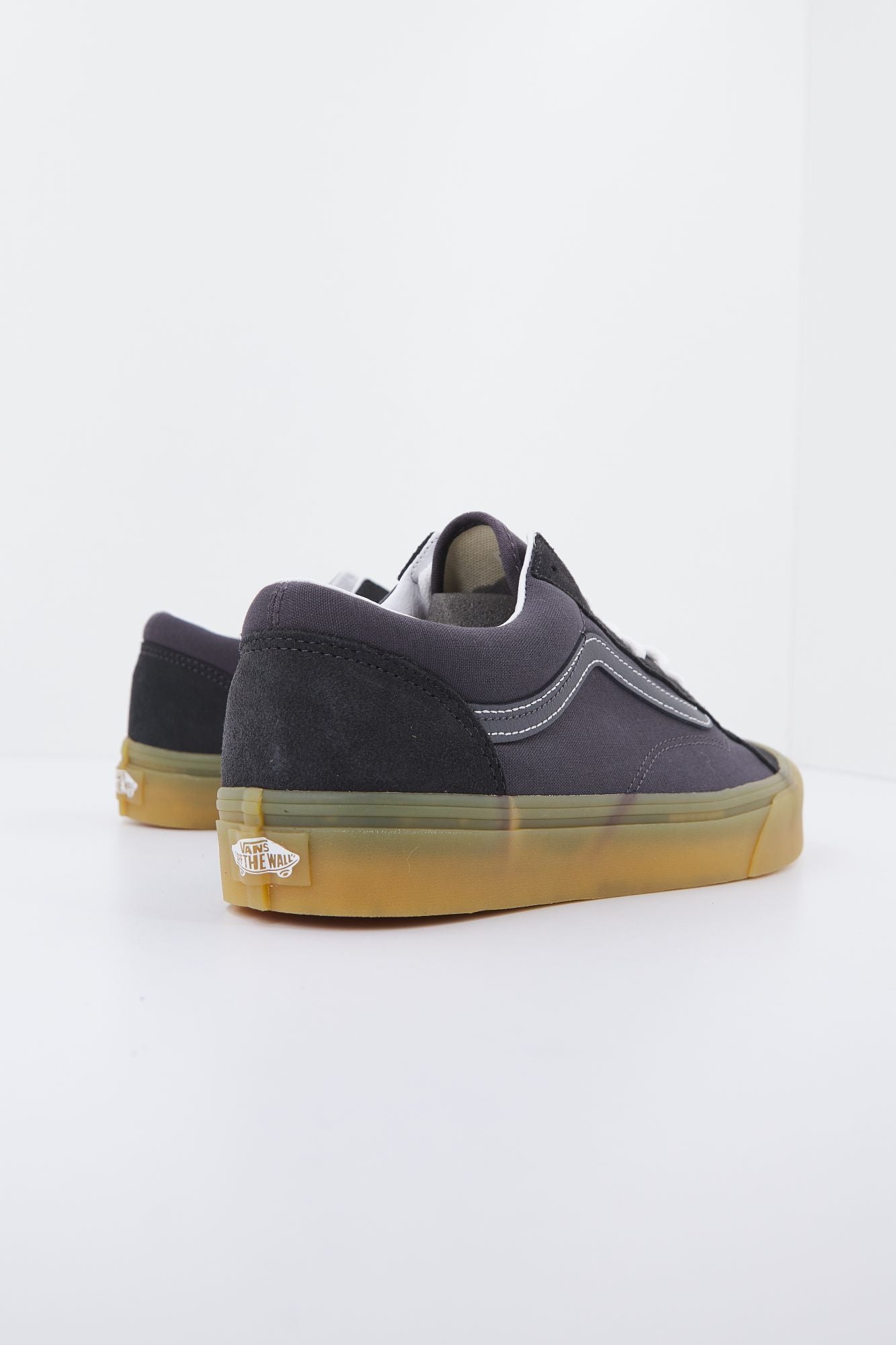 VANS  UA STYLE 36 en color GRIS (2)