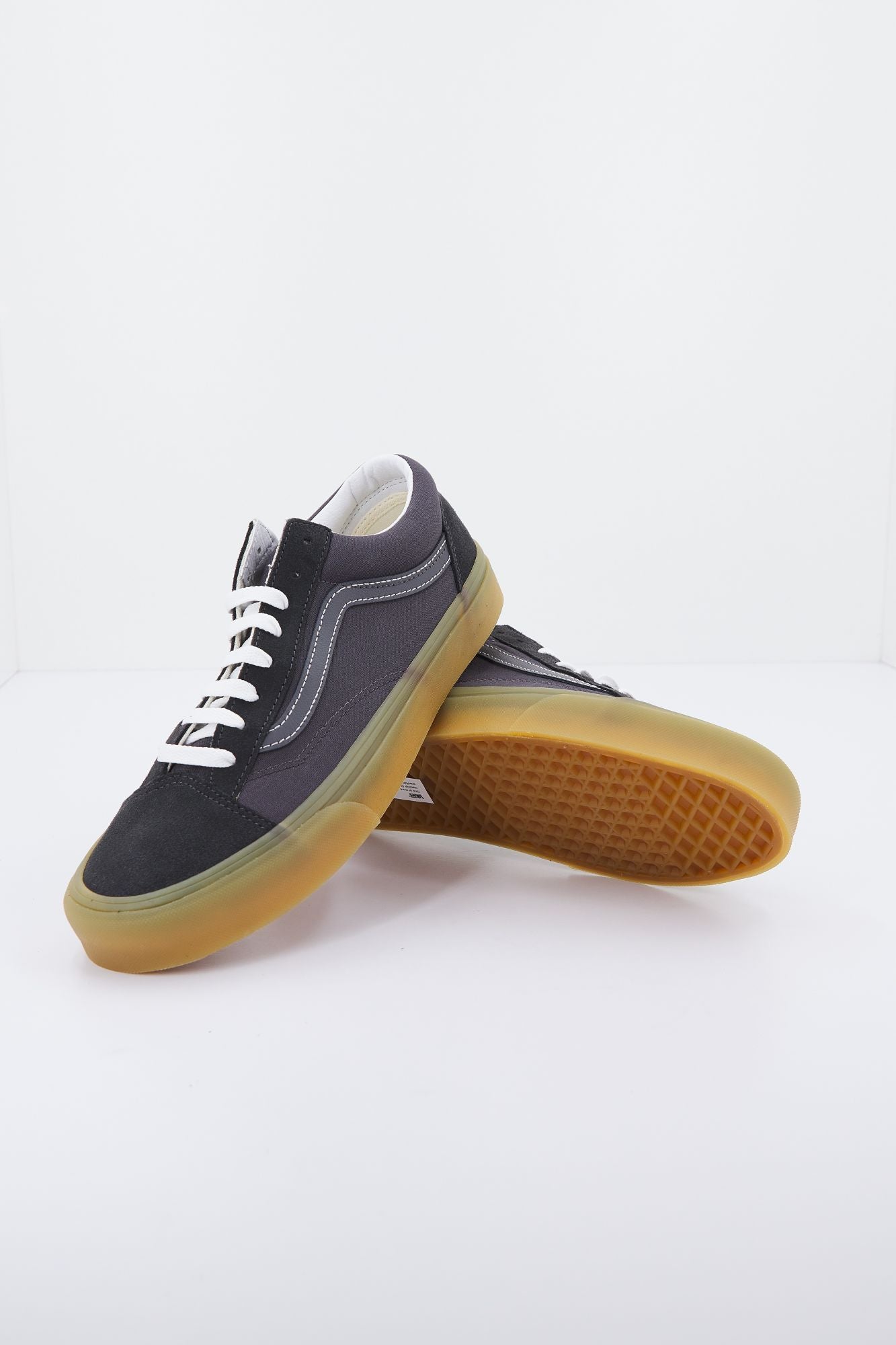 VANS  UA STYLE 36 en color GRIS (3)
