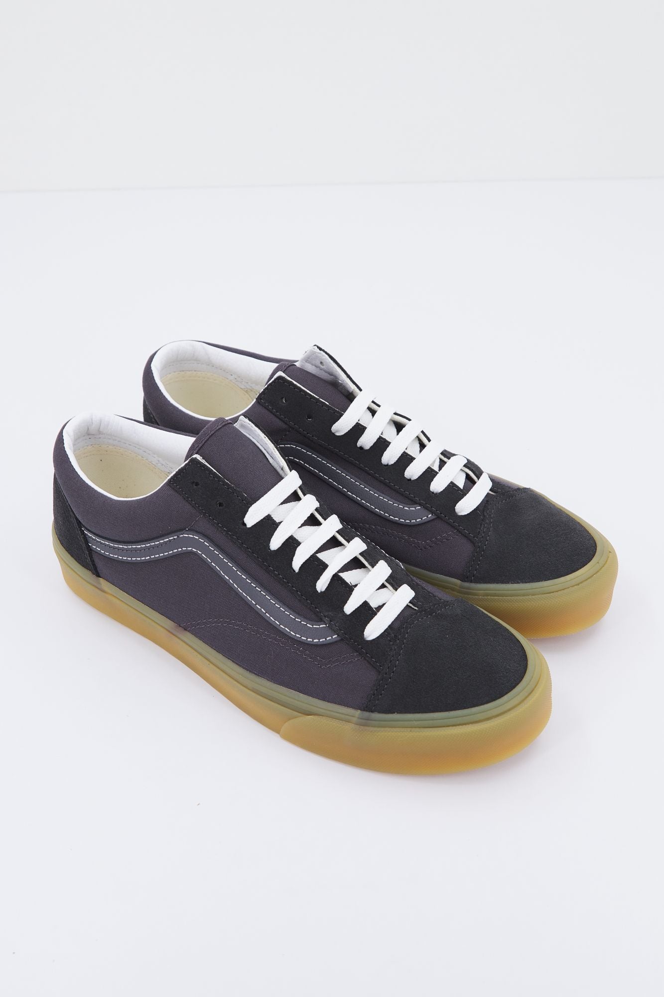 VANS  UA STYLE 36 en color GRIS (4)