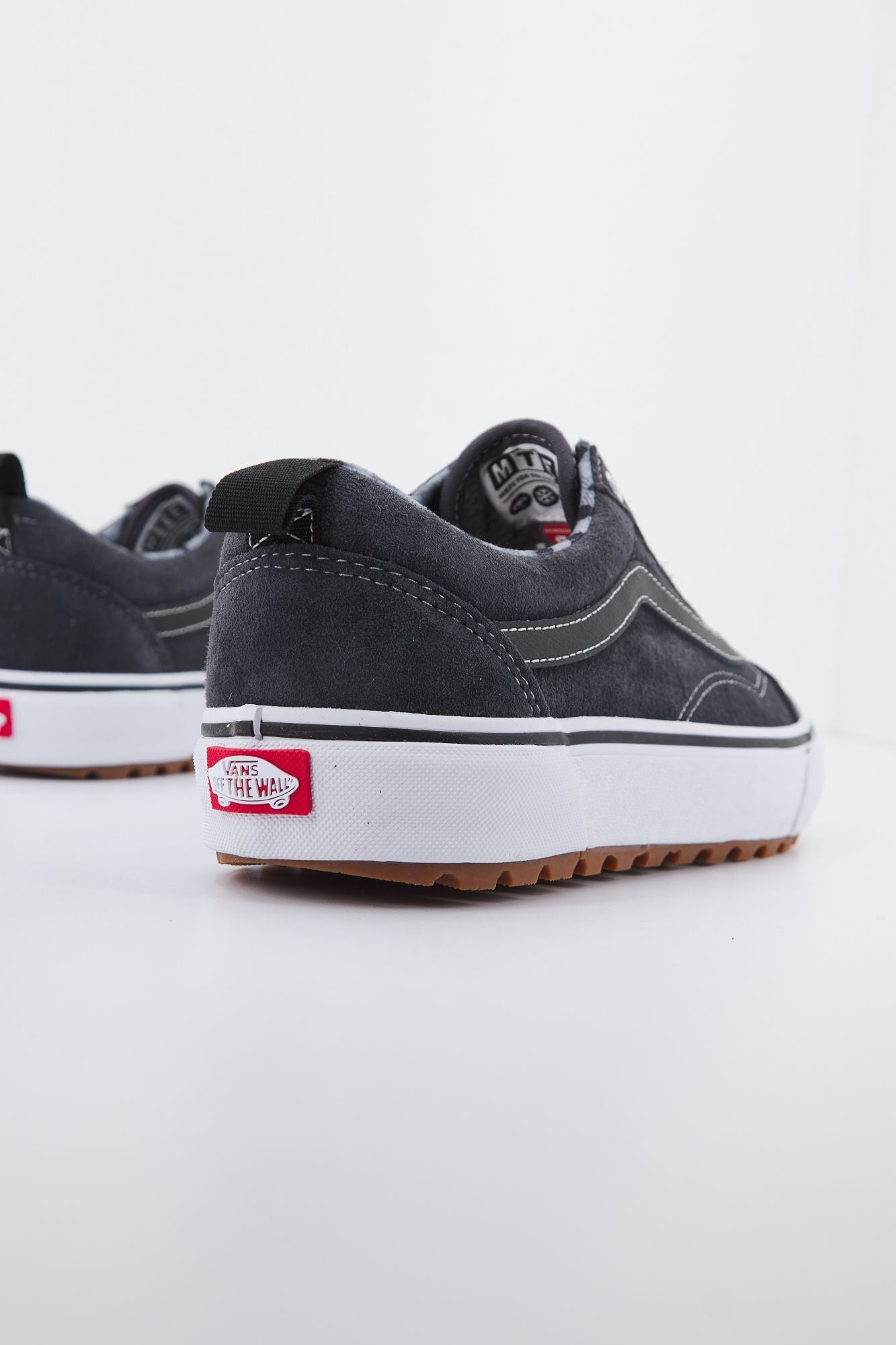 VANS  UA OLD SKOOL en color GRIS (3)