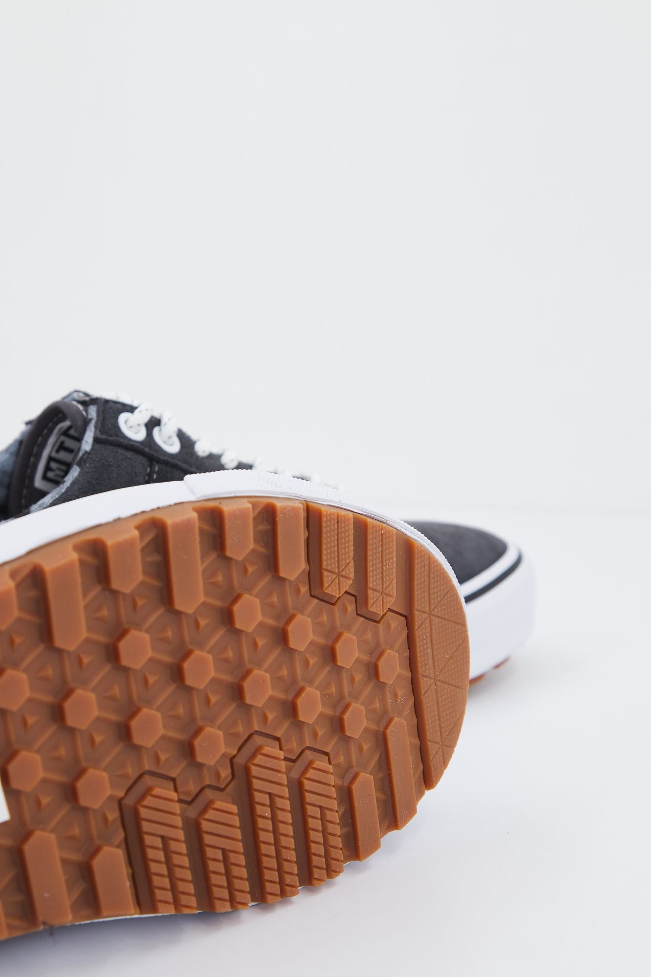 VANS  UA OLD SKOOL en color GRIS (4)