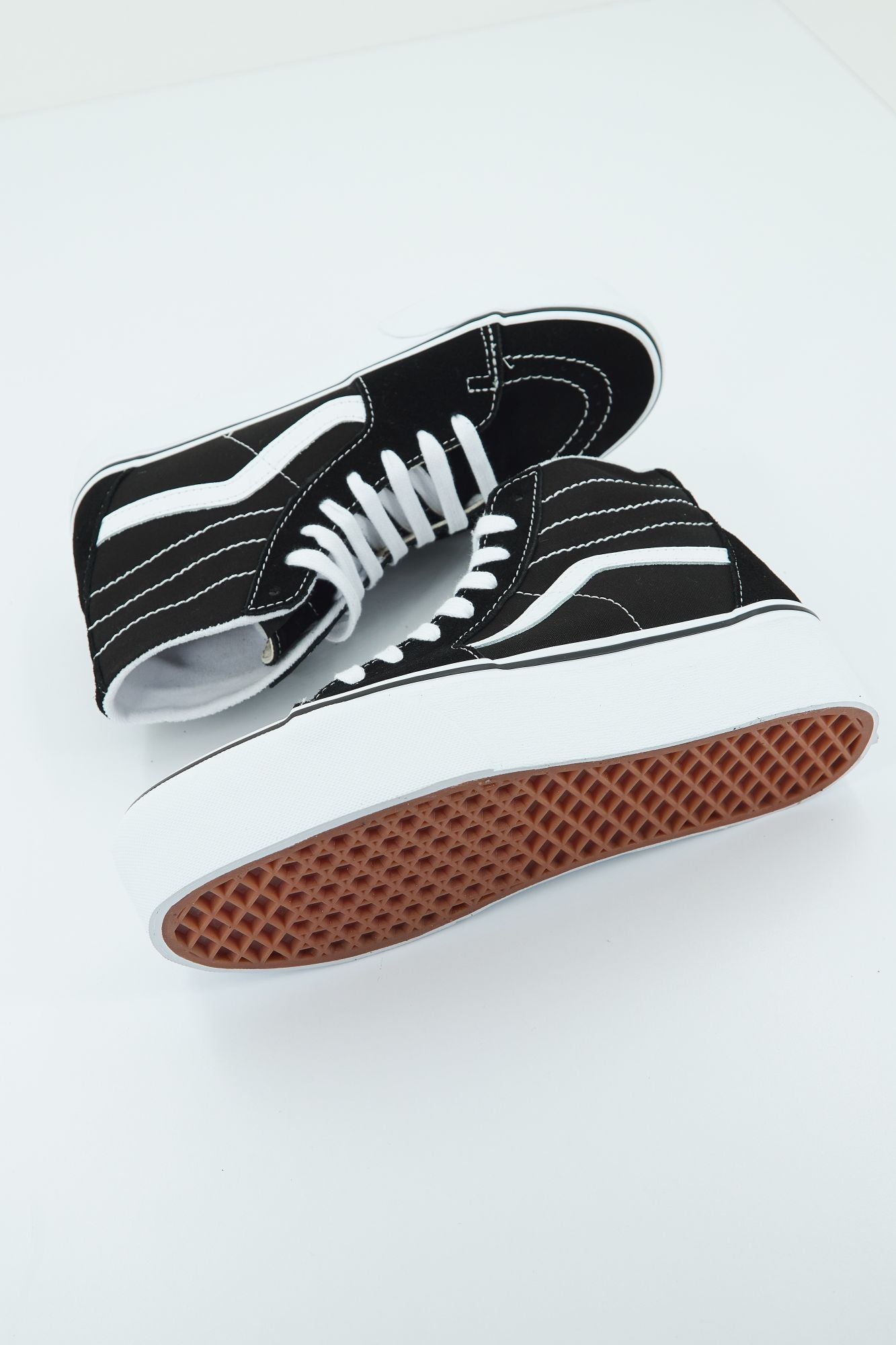 VANS UA SK8-HI en color NEGRO (4)