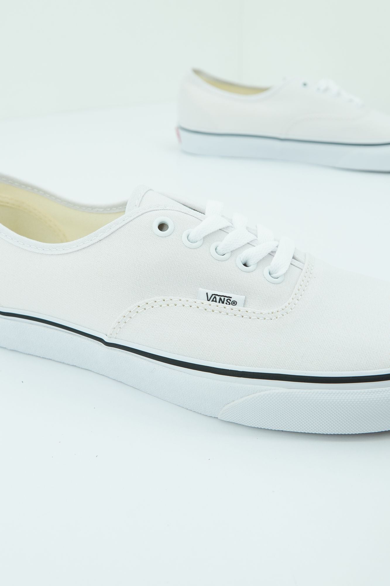 VANS  UA AUTHENTIC en color BLANCO (3)