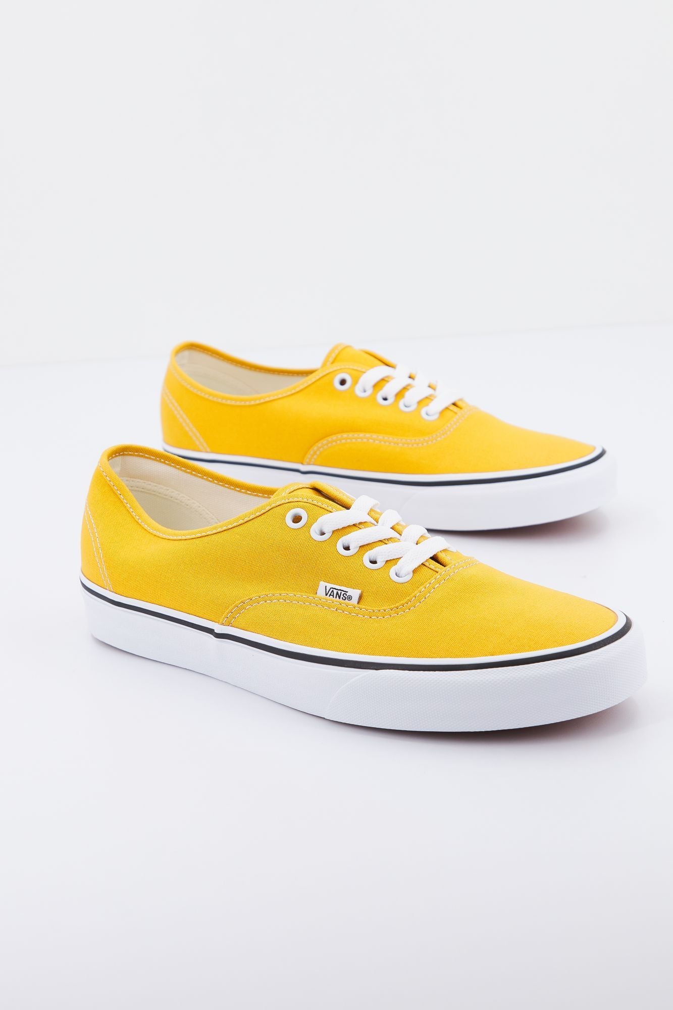 VANS  UA AUTHENTIC en color AMARILLO (2)