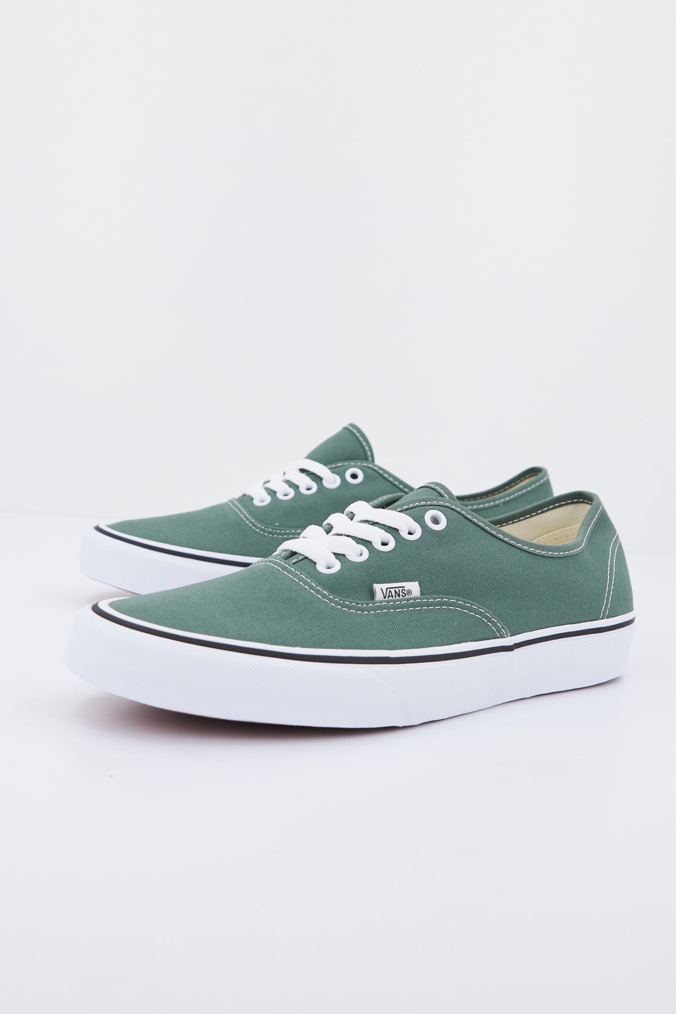 VANS UA AUTHENTIC en color VERDE (1)