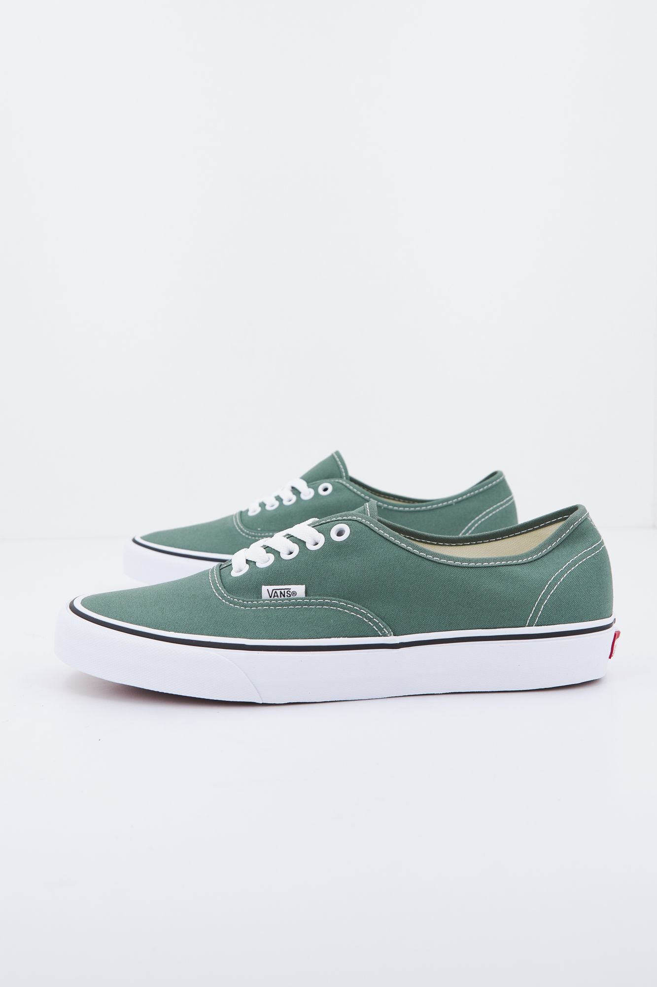 VANS UA AUTHENTIC en color VERDE (2)