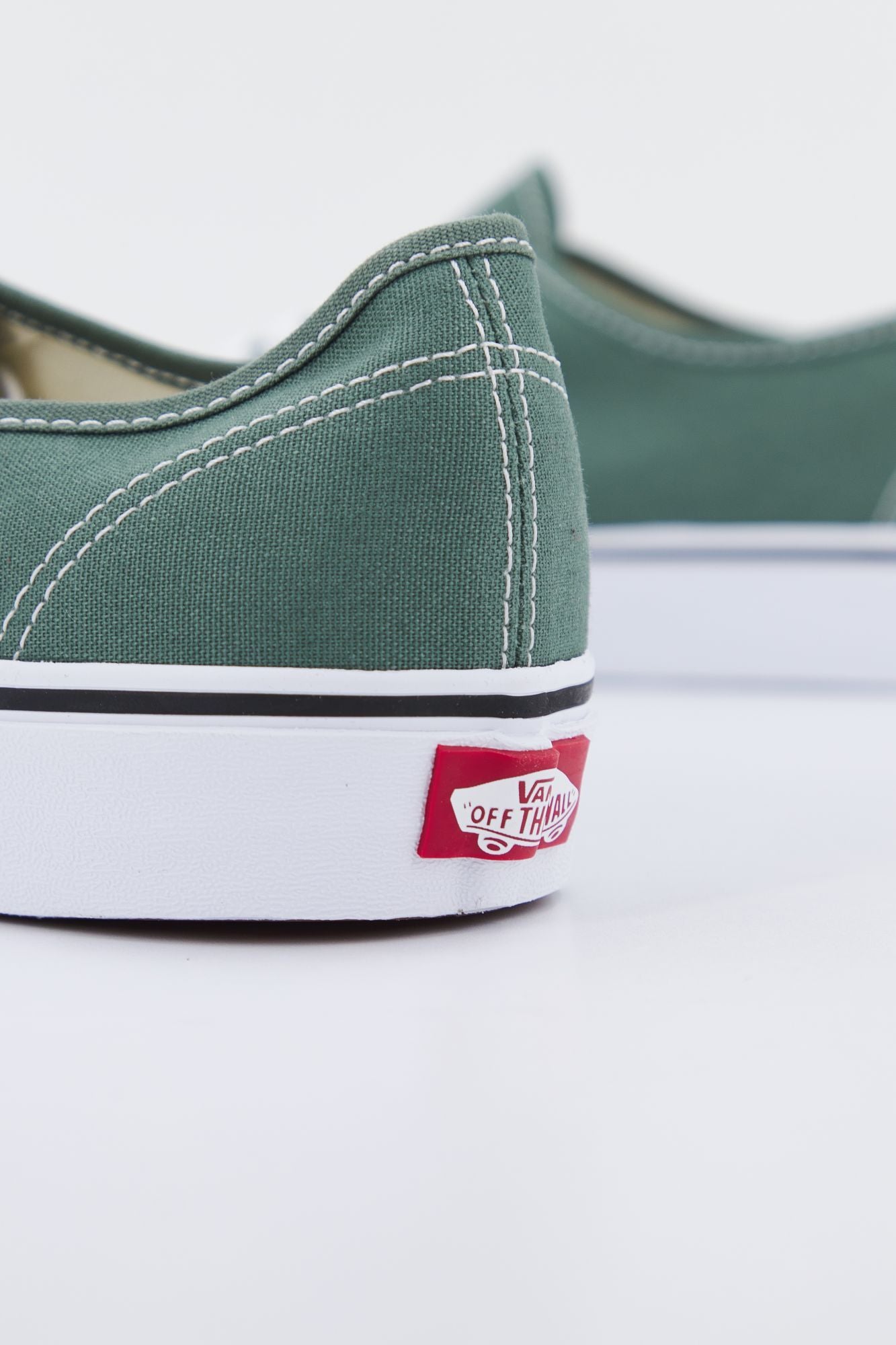 VANS UA AUTHENTIC en color VERDE (4)