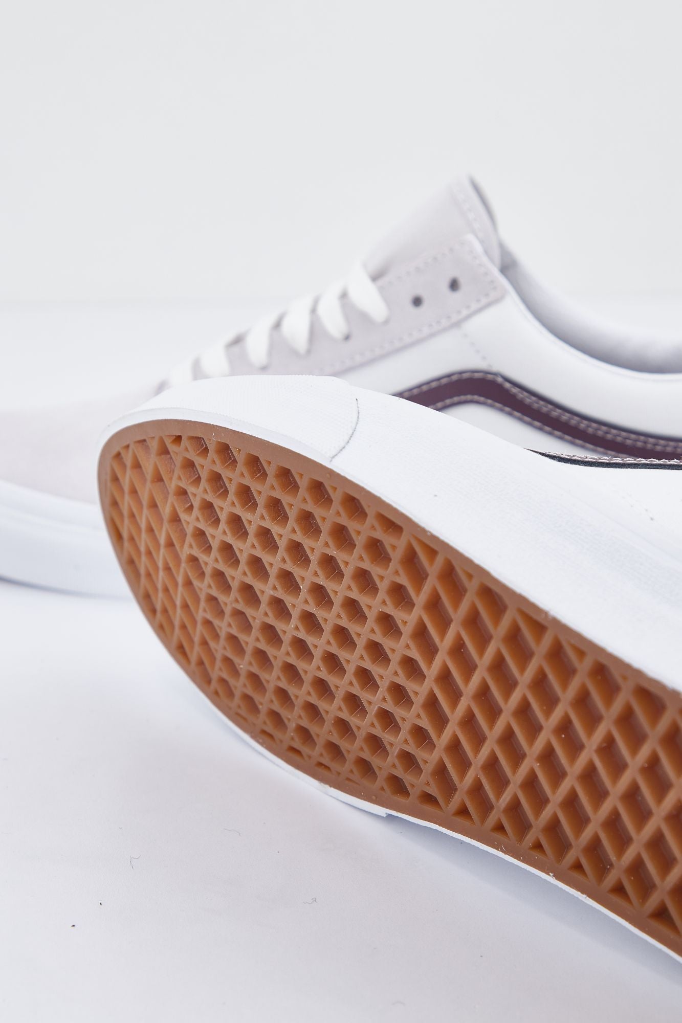 VANS  UA OLD SKOOL en color BEIS (4)