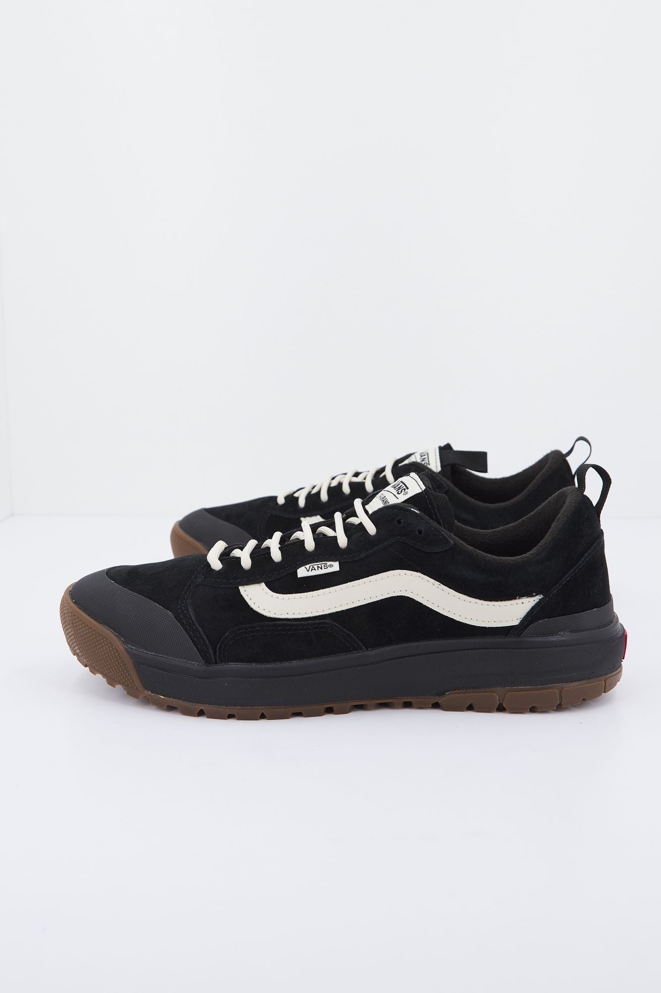 VANS UA ULTRARANGE en color NEGRO (1)