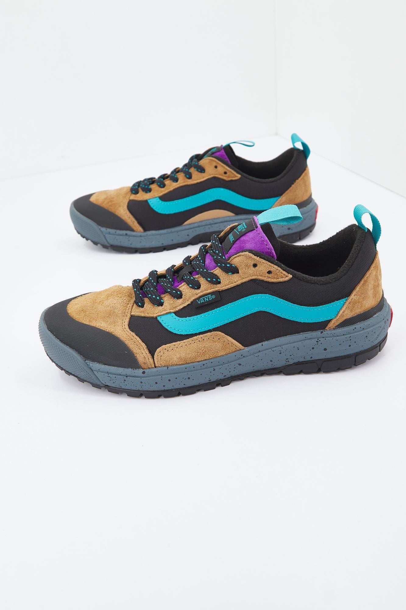 VANS UA ULTRARANGE en color MARRON (1)