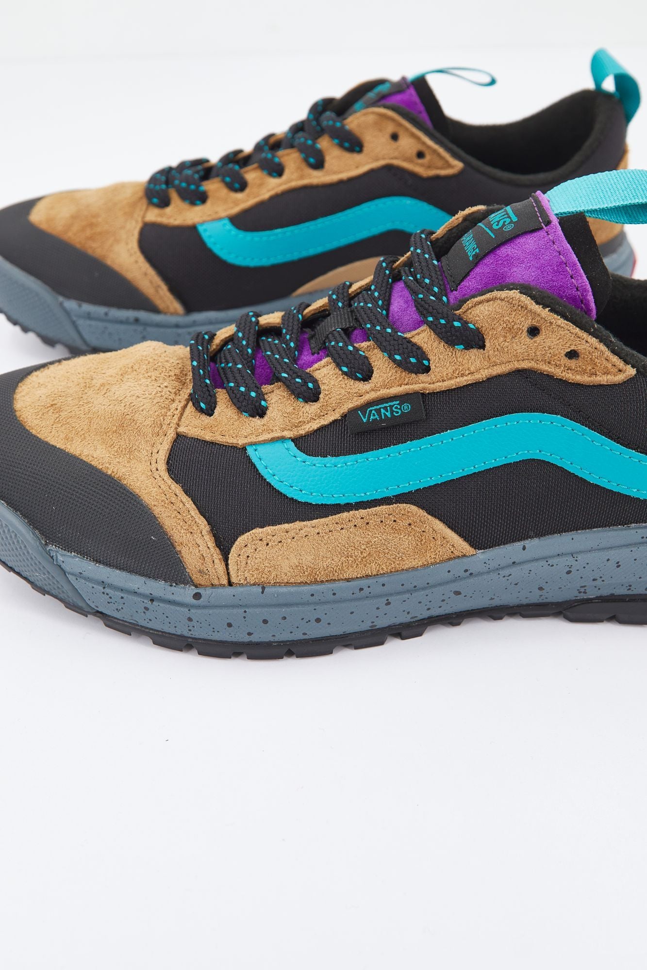 VANS UA ULTRARANGE en color MARRON (2)