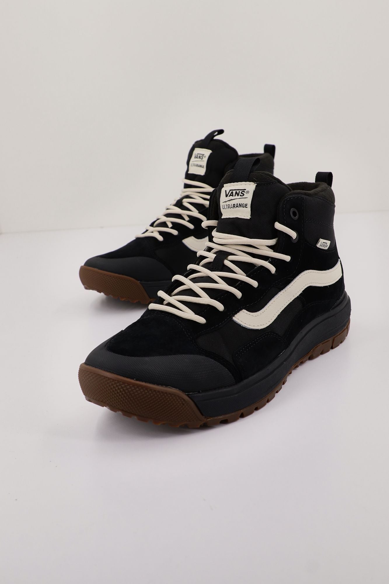 VANS ULTRARANGE EXO en color NEGRO (2)