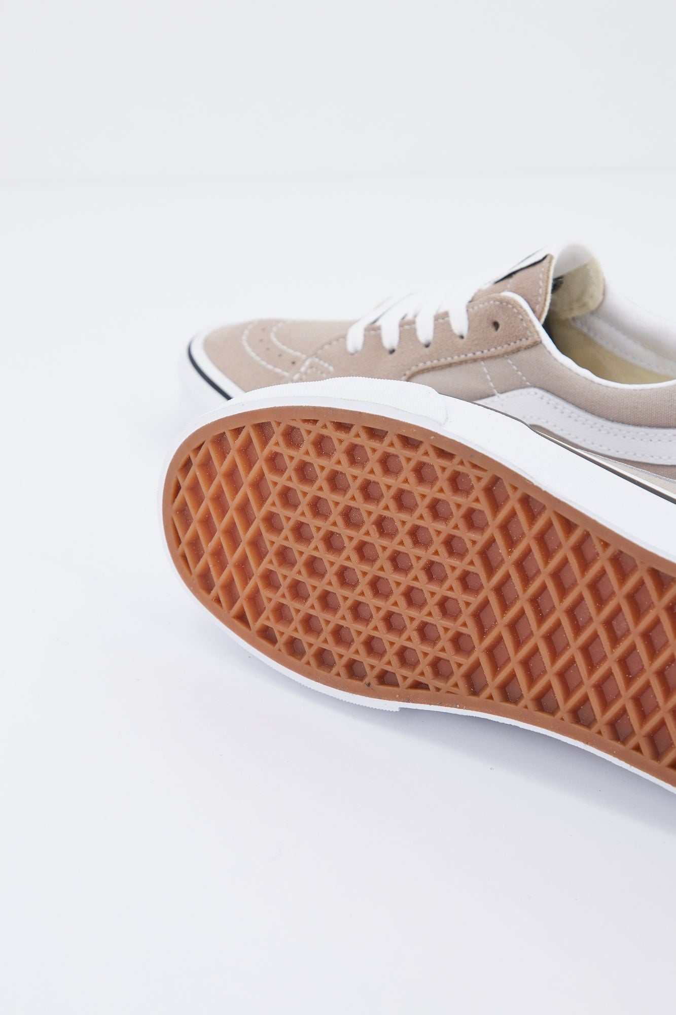 VANS  UA SK8-LOW en color BEIS (4)