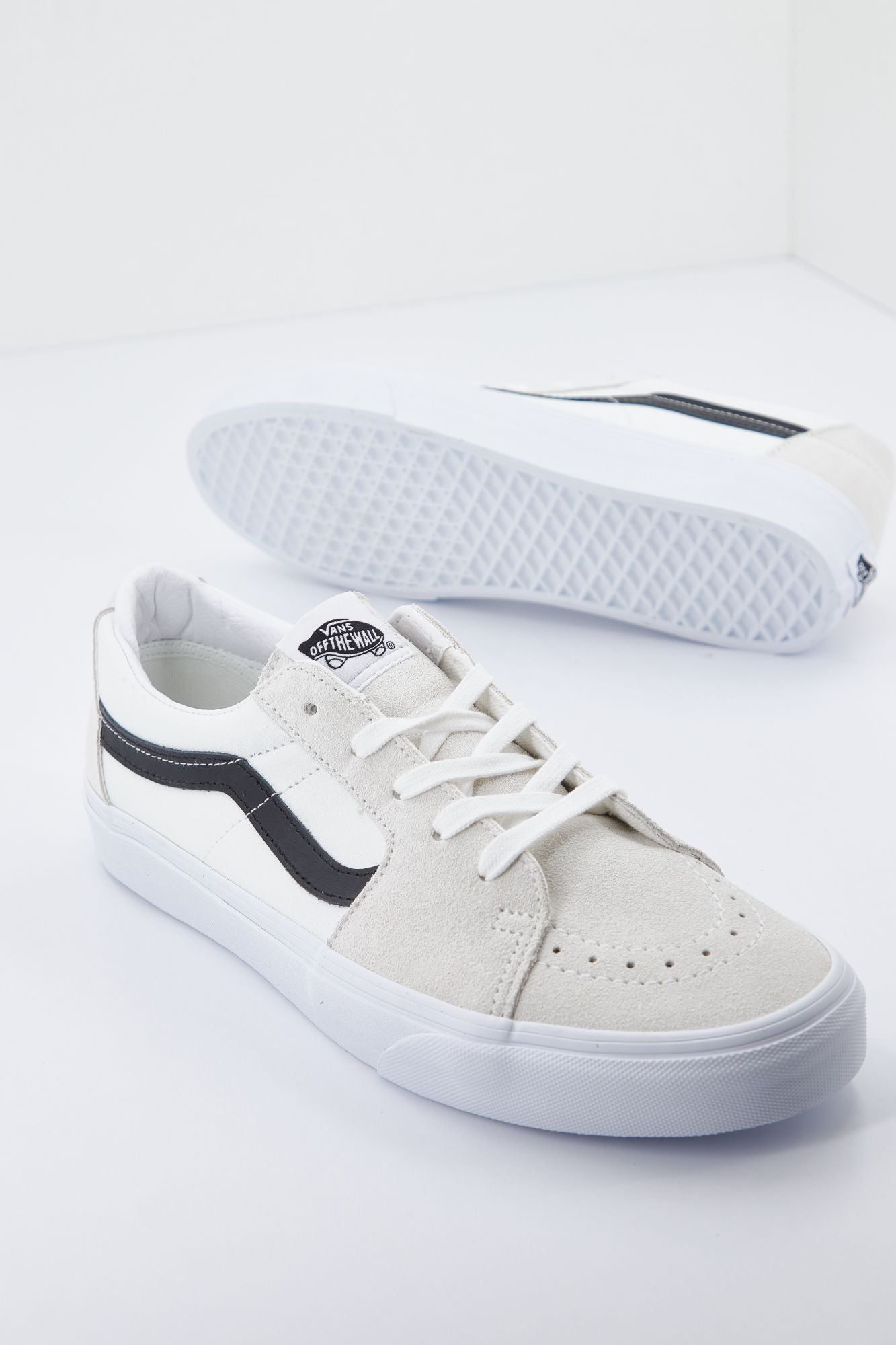 VANS UA SK8-LOW en color BLANCO (1)
