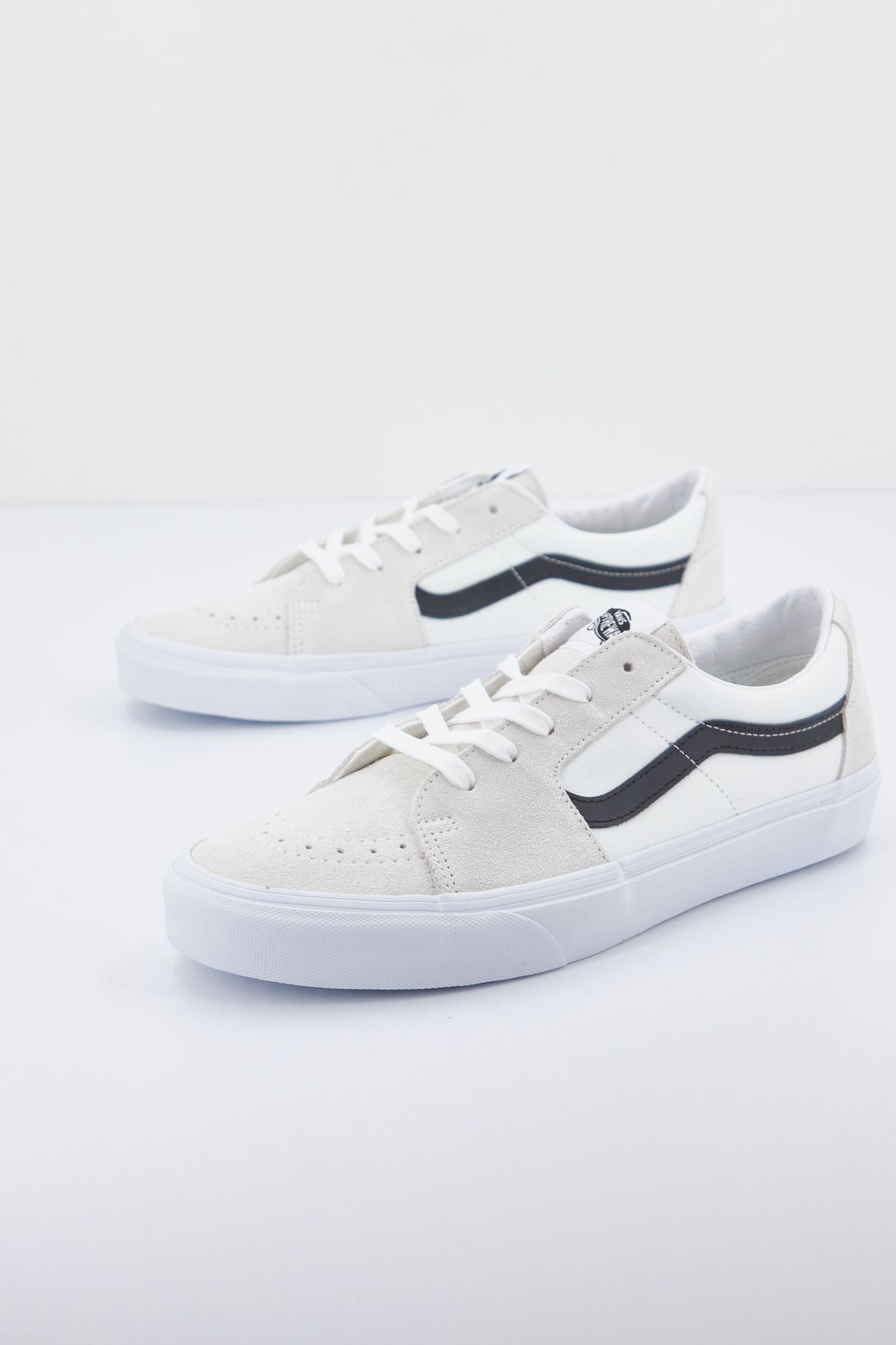 VANS UA SK8-LOW en color BLANCO (2)