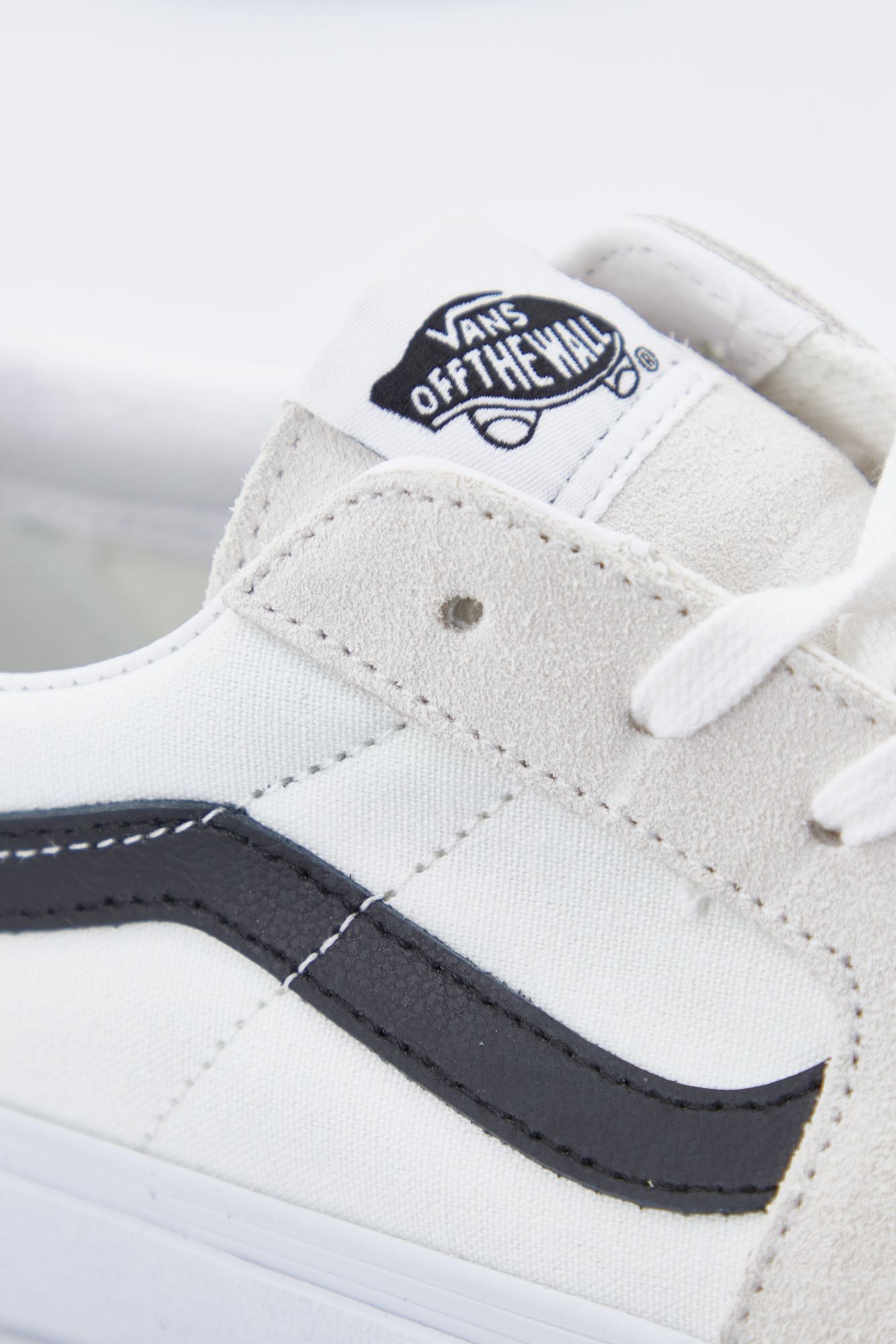 VANS UA SK8-LOW en color BLANCO (4)