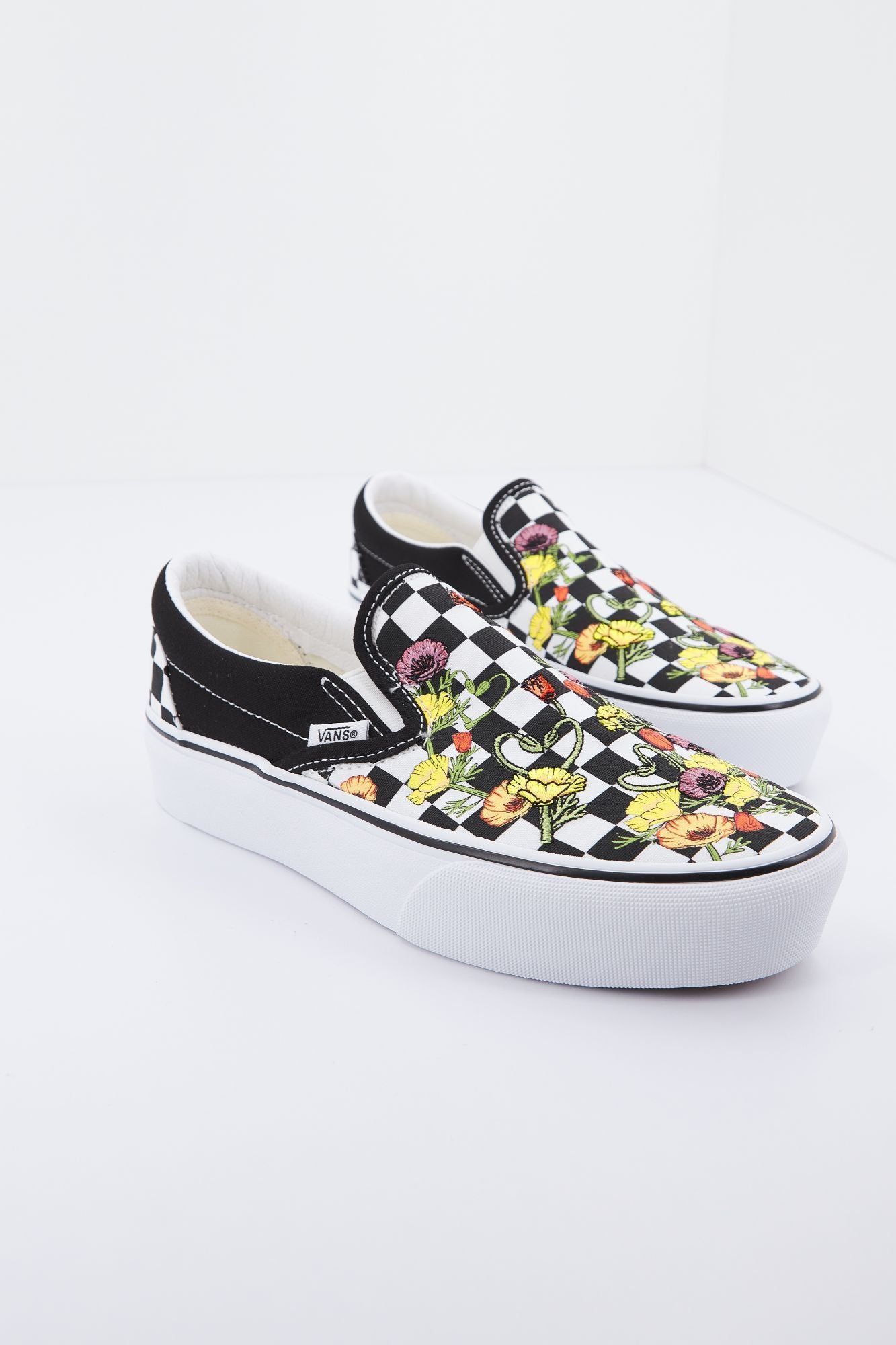 VANS  UA CLASSIC SLIP-ON PLA en color FLORAL (1)