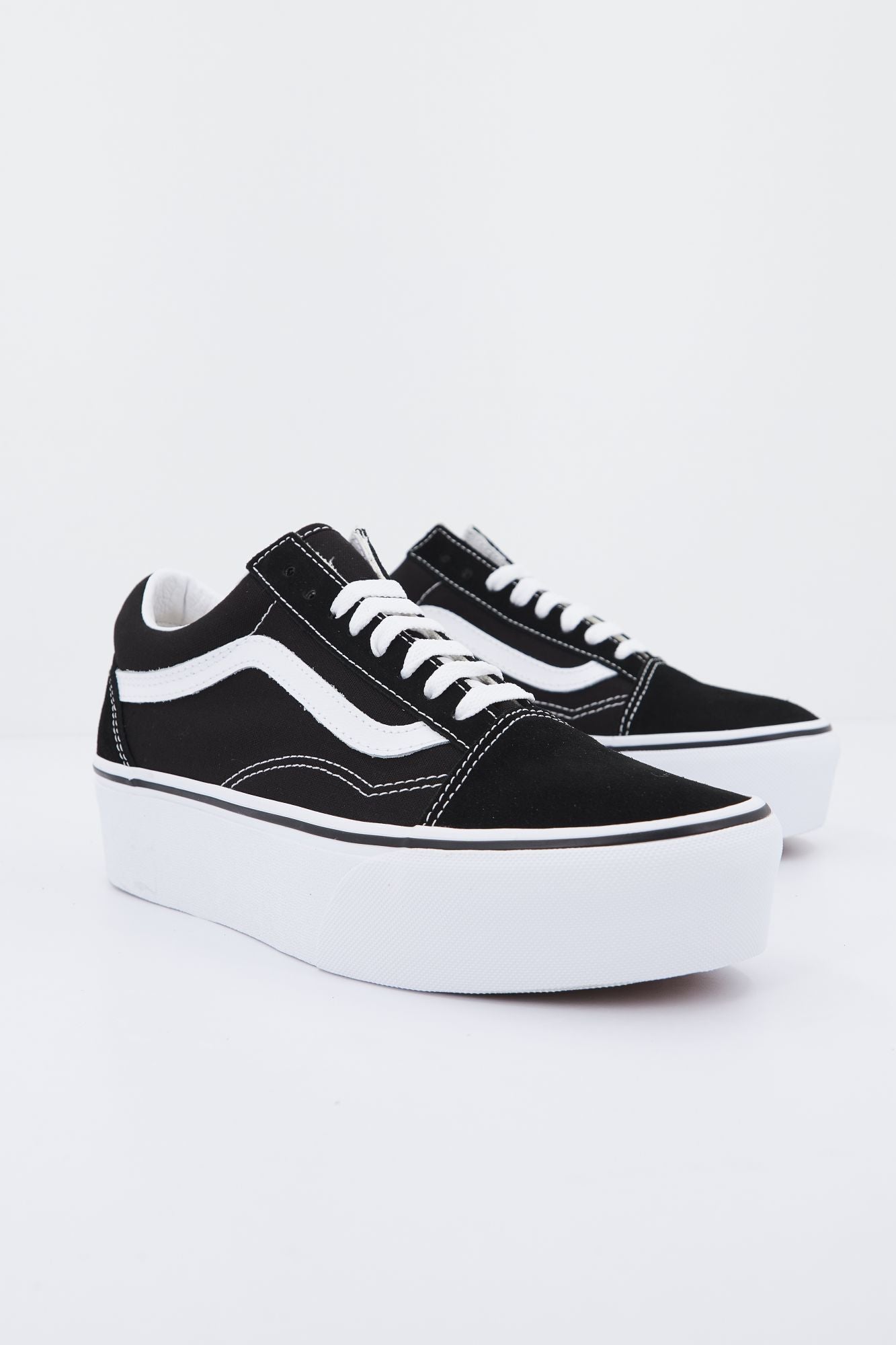 VANS  UA OLD SKOOL en color NEGRO (1)