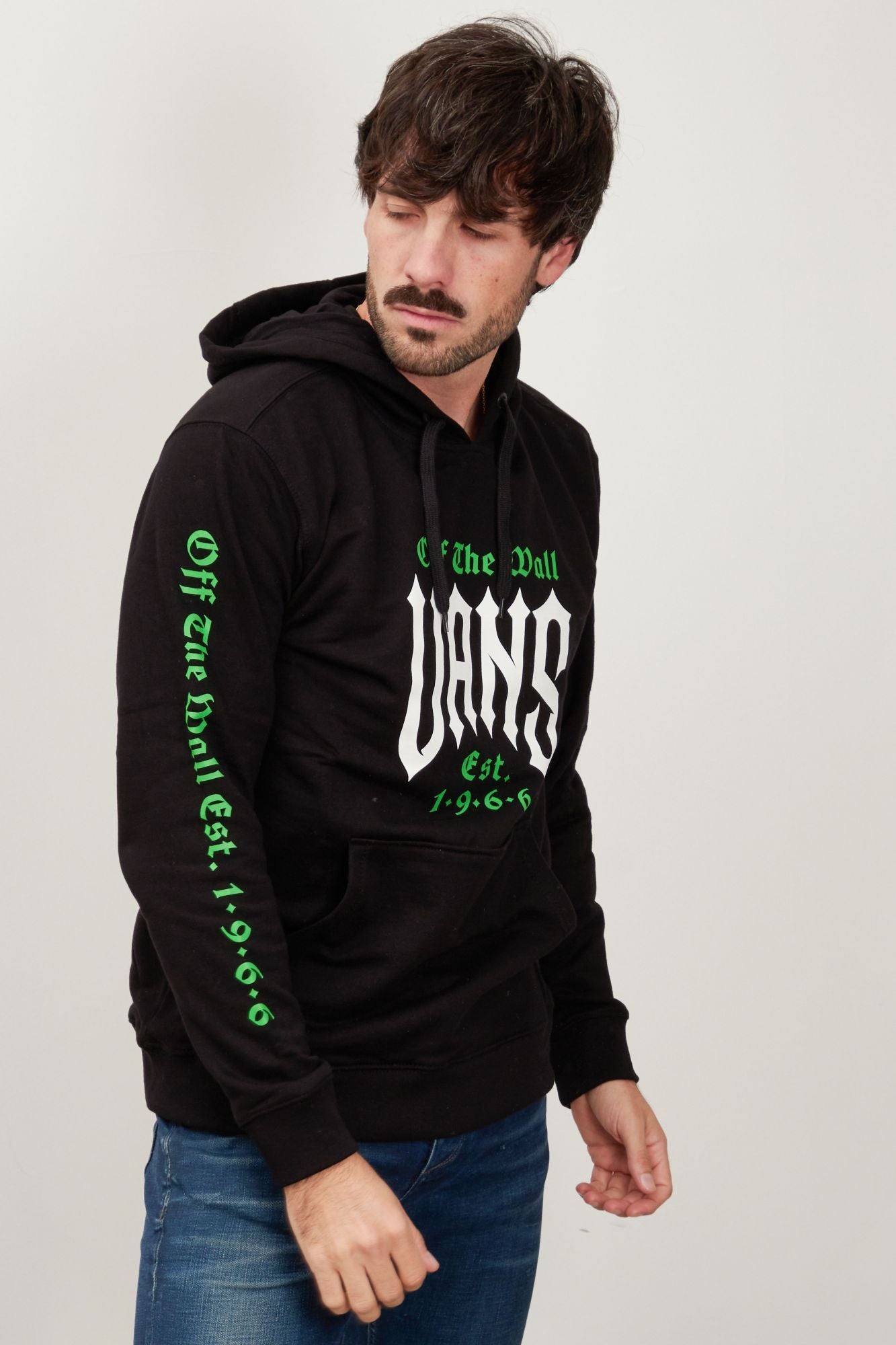 VANS EYES IN THE DARK en color NEGRO (2)