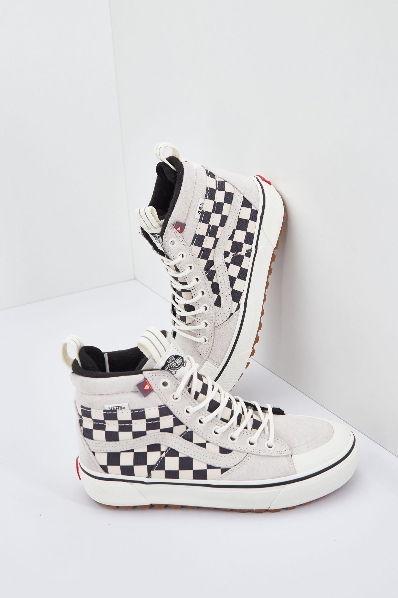VANS UA SK8-HI MTE-2 en color BEIS (1)