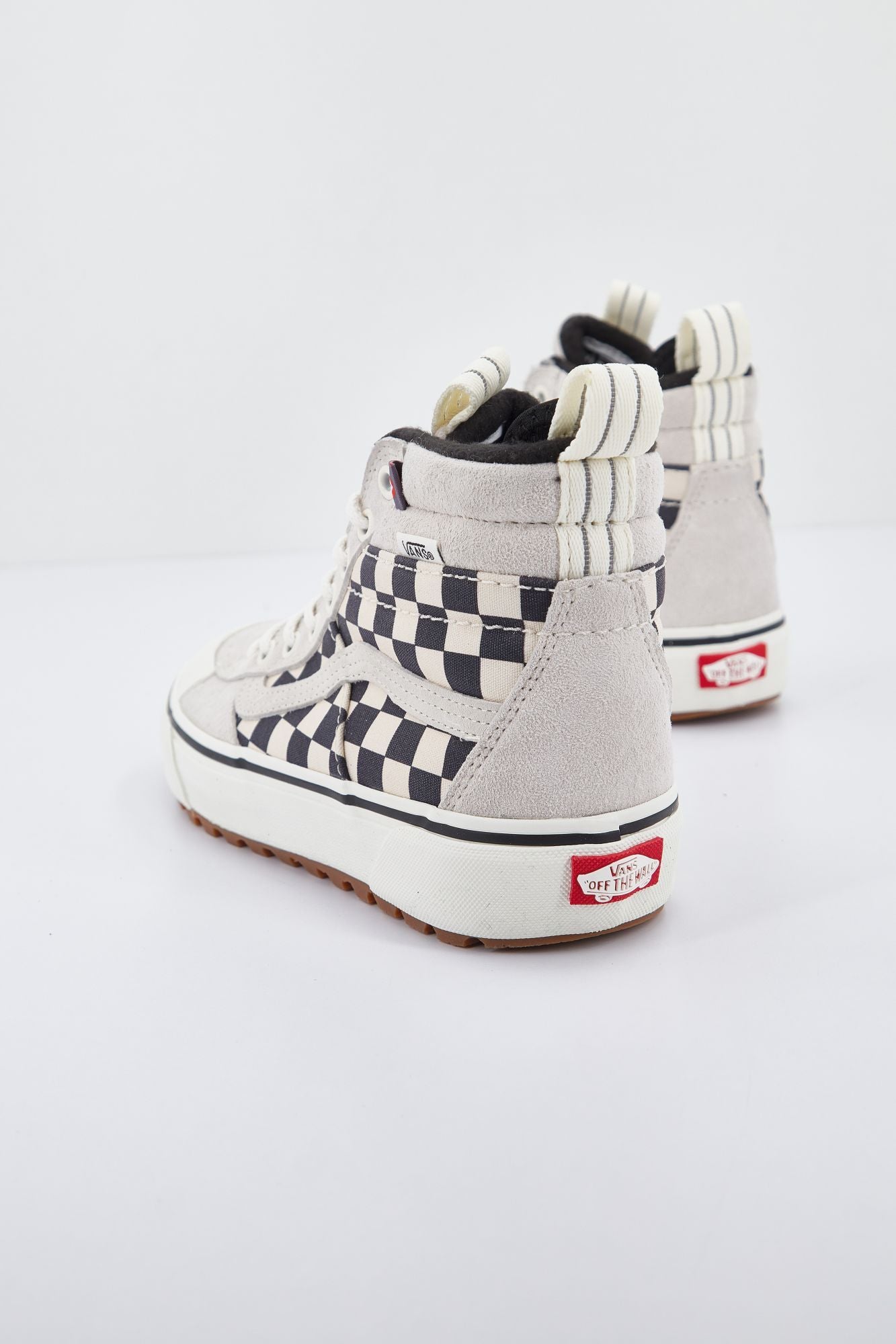 VANS UA SK8-HI MTE-2 en color BEIS (3)