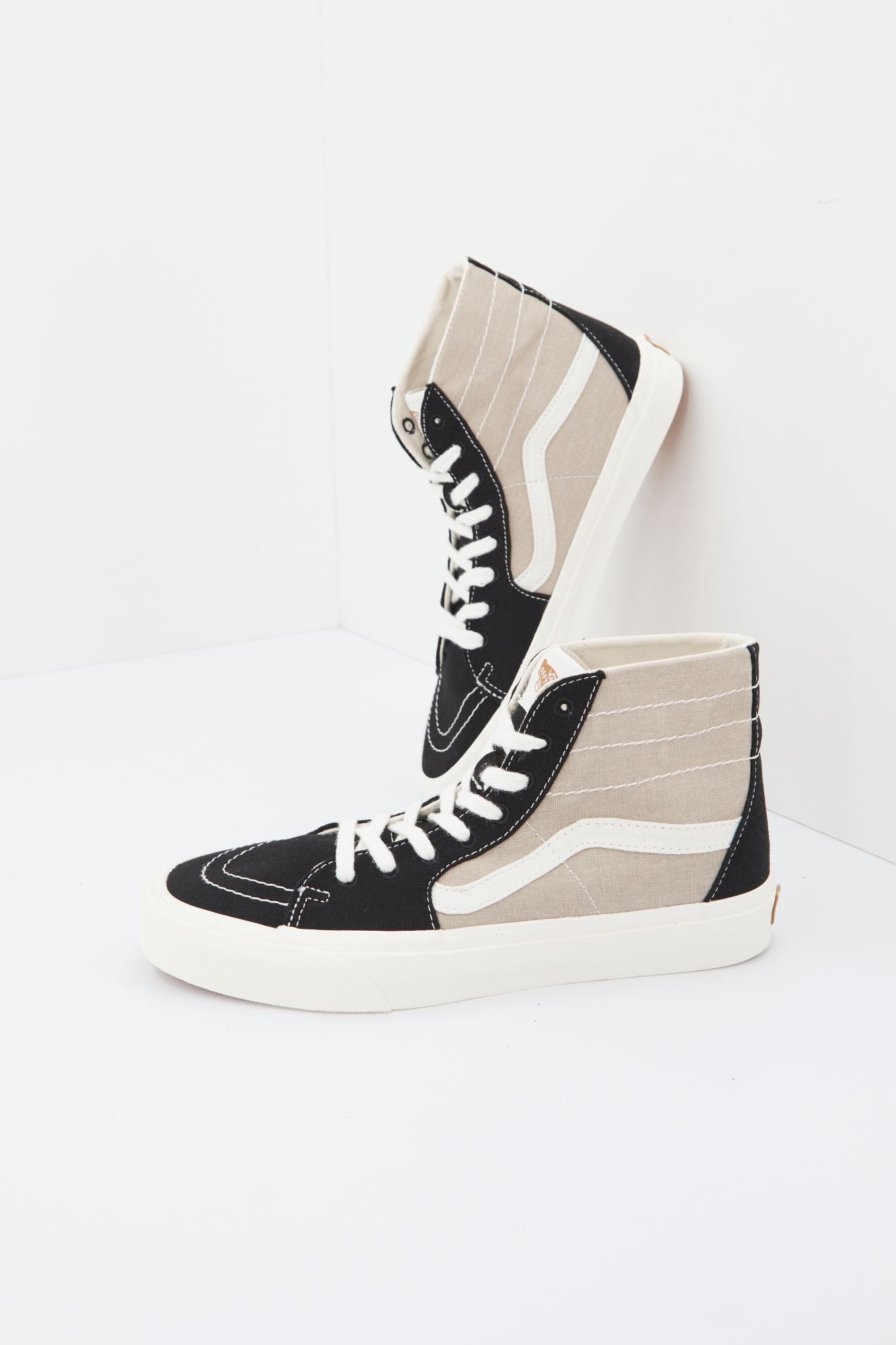 VANS  UA SK8-HI en color NEGRO (3)