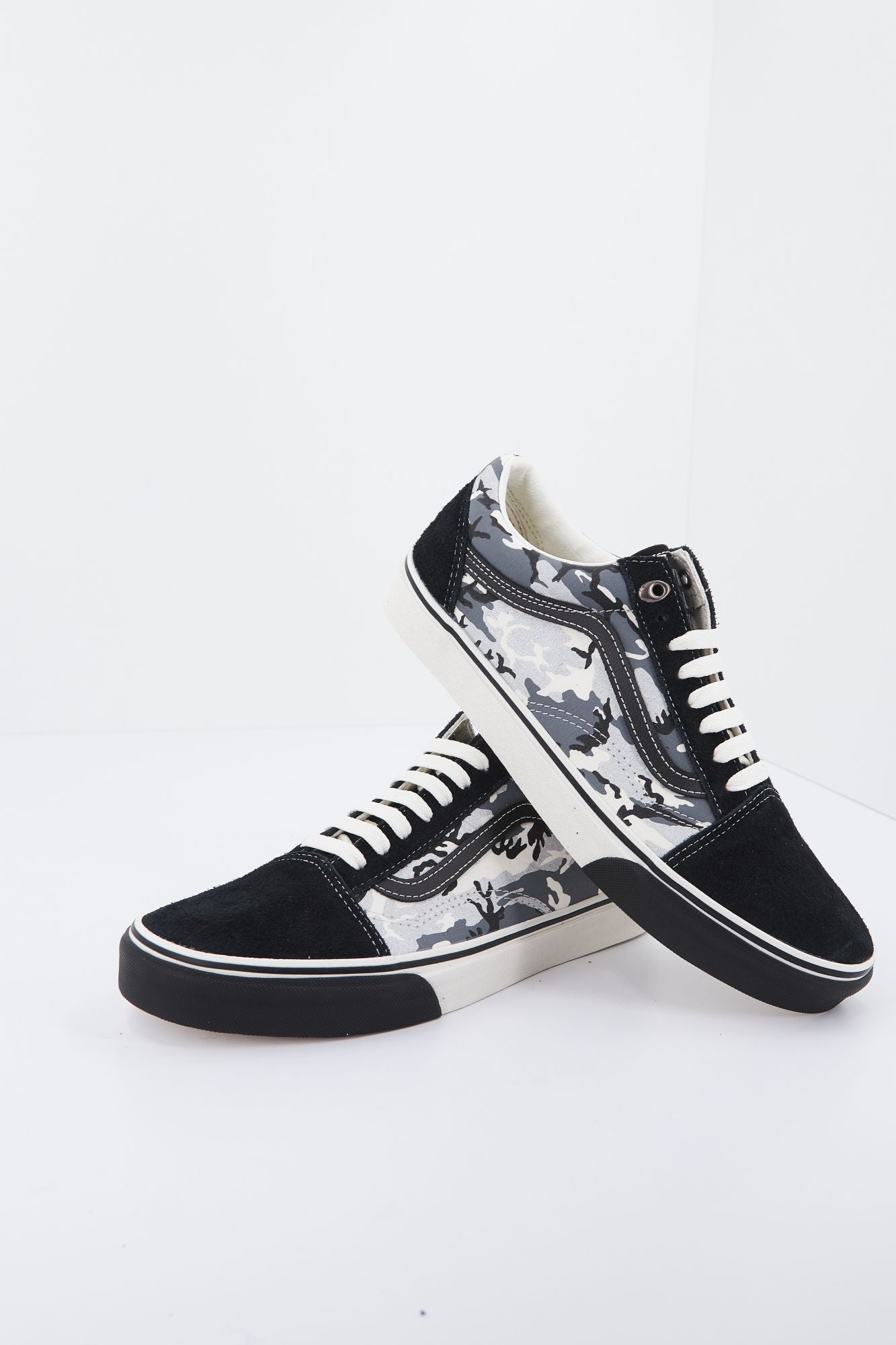 VANS UA OLD SKOOL en color NEGRO (3)