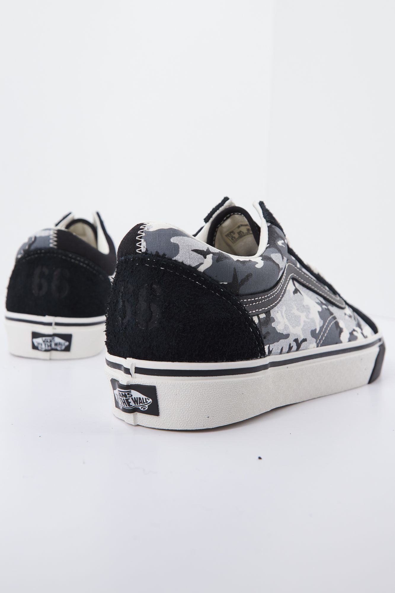 VANS UA OLD SKOOL en color NEGRO (4)