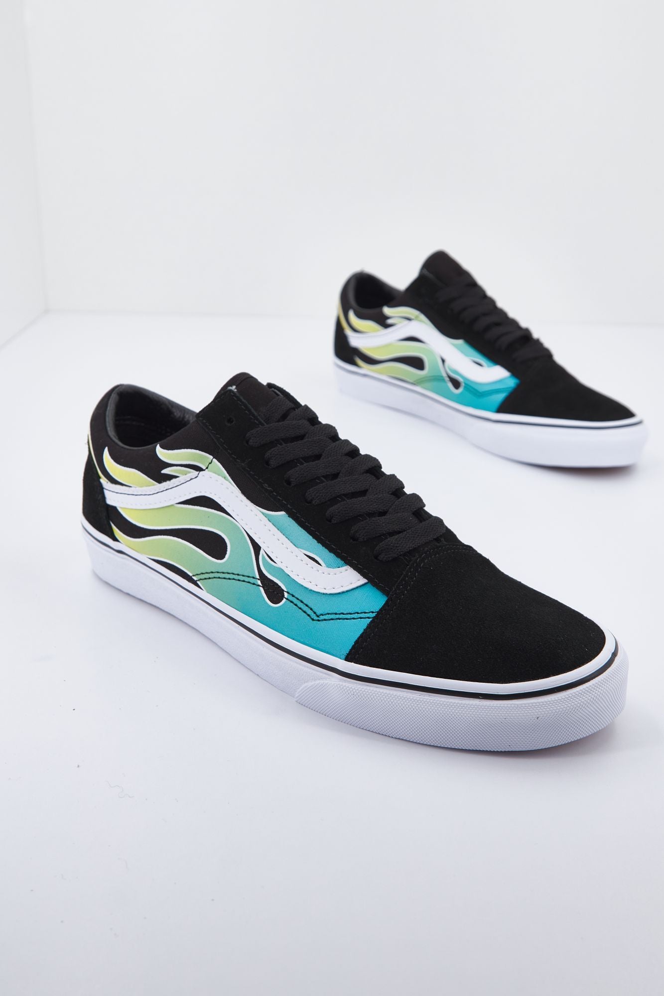 VANS  UA OLD SKOOL en color NEGRO (1)