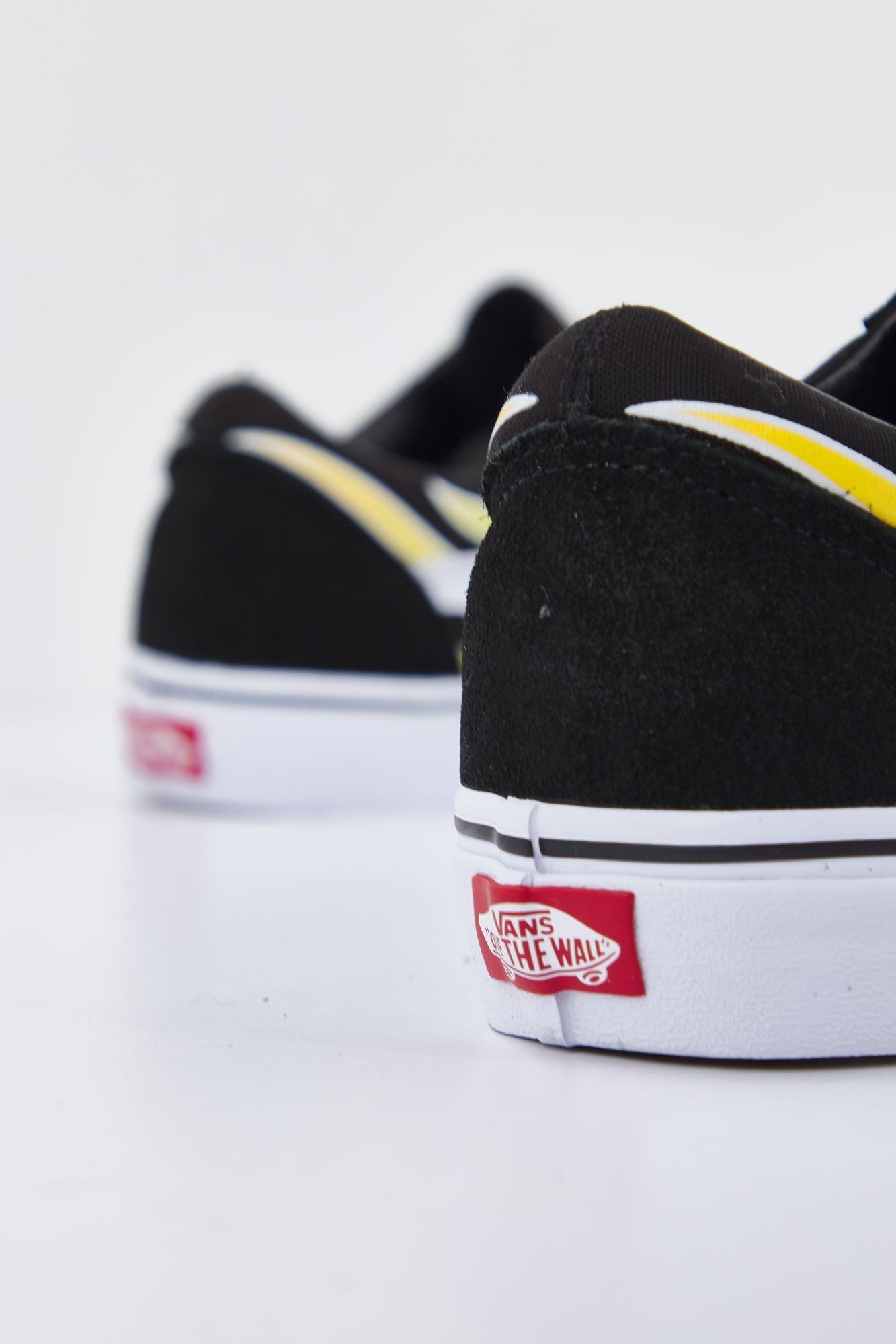 VANS  UA OLD SKOOL en color NEGRO (4)