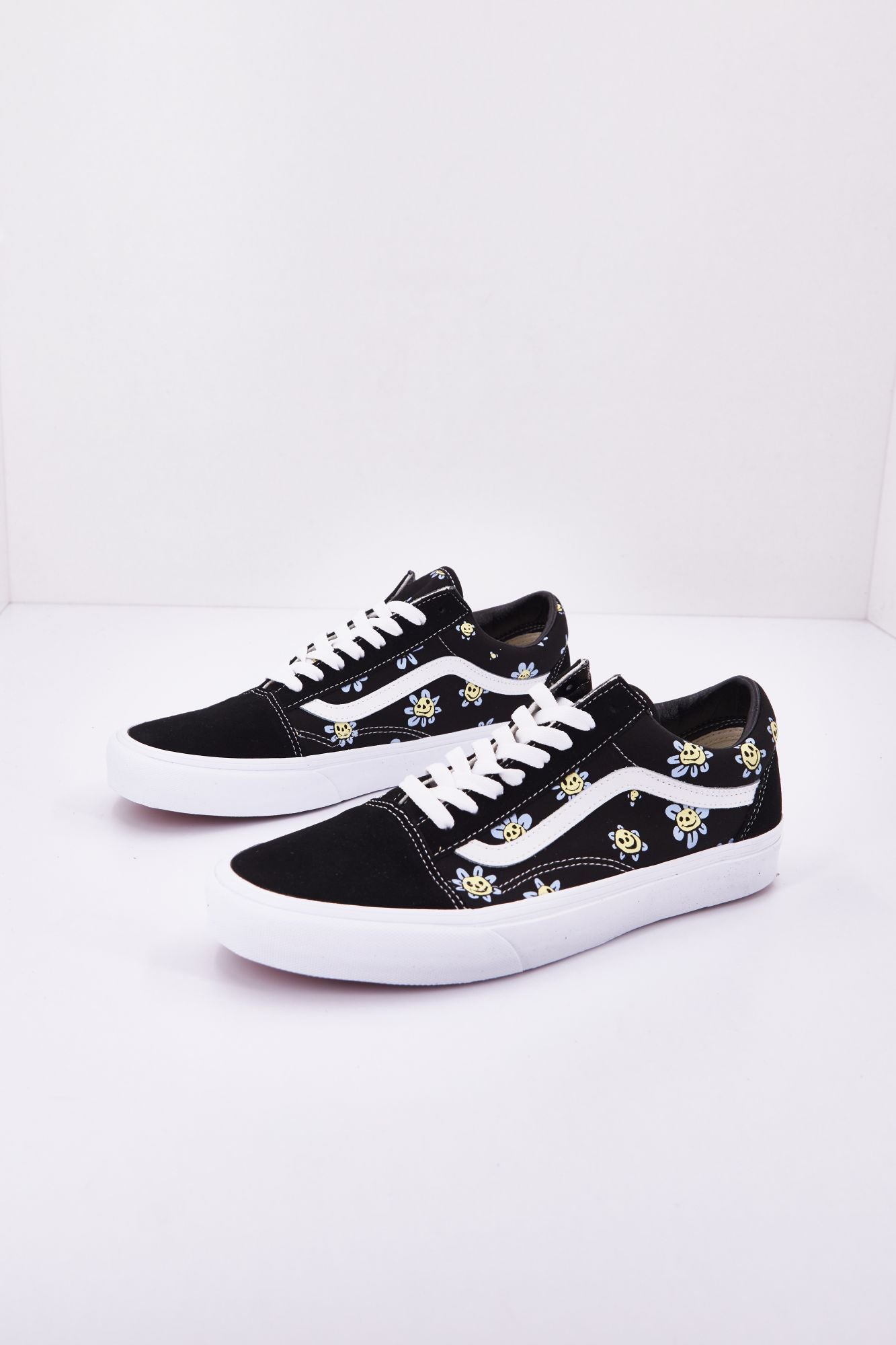 VANS UA OLD SKOOL en color FLORAL (1)