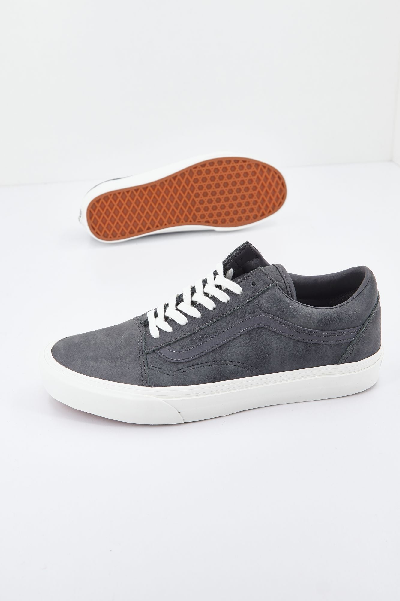 VANS UA OLD SKOOL en color GRIS (3)