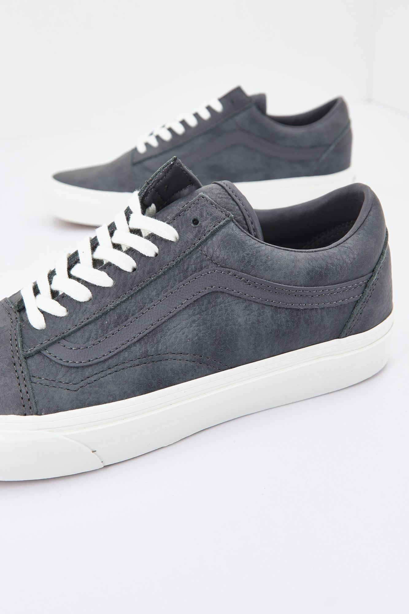 VANS UA OLD SKOOL en color GRIS (4)