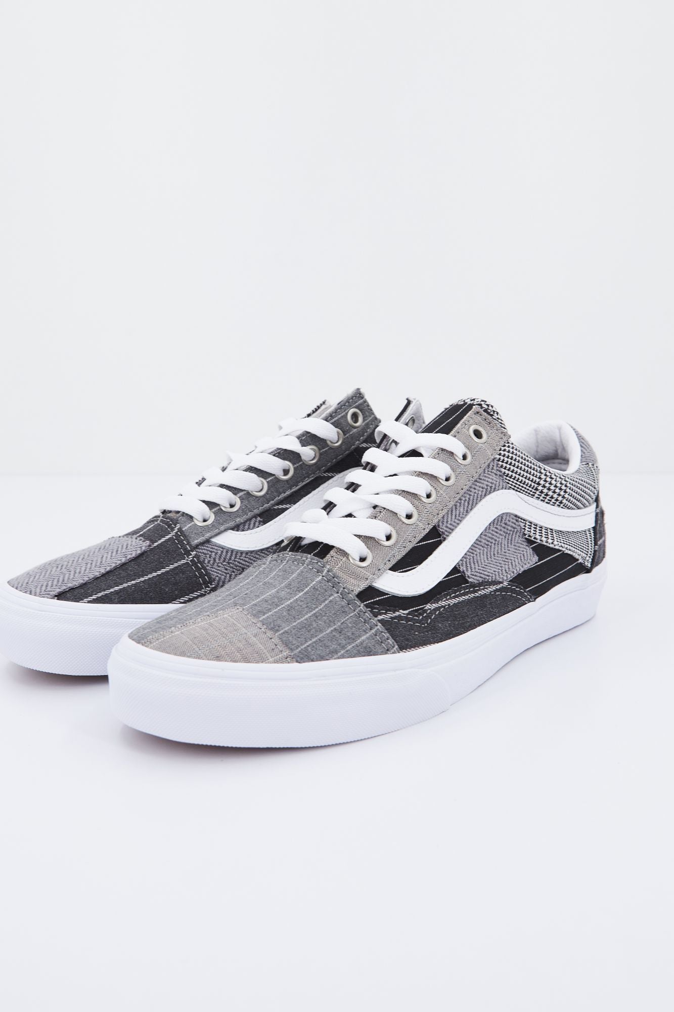 VANS UA OLD SKOOL en color GRIS (2)