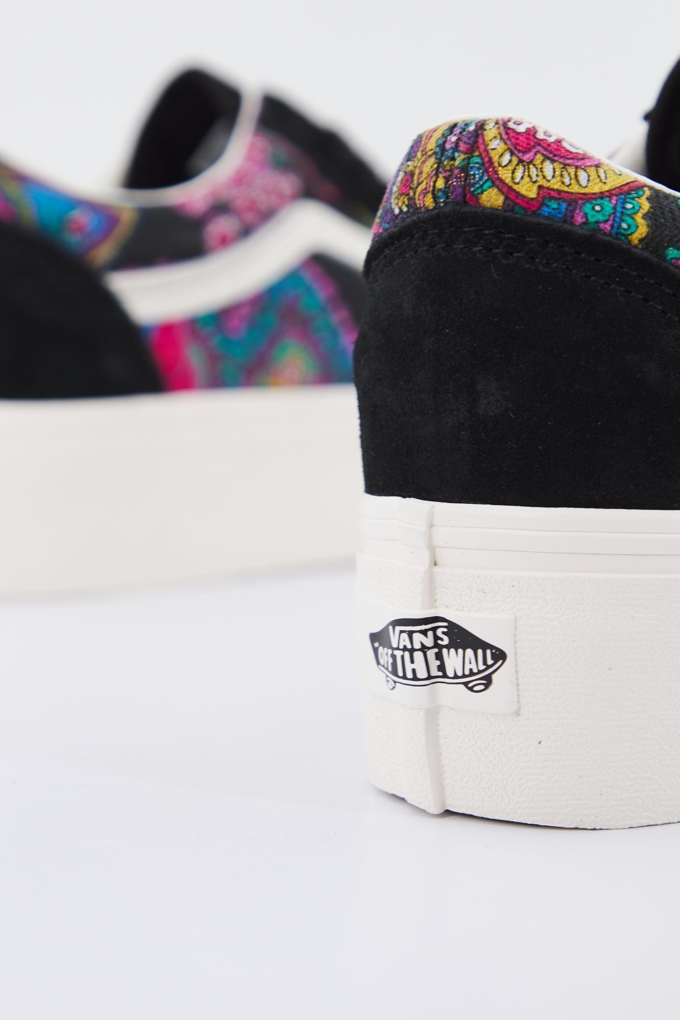 VANS  UA OLD SKOOL en color NEGRO (4)