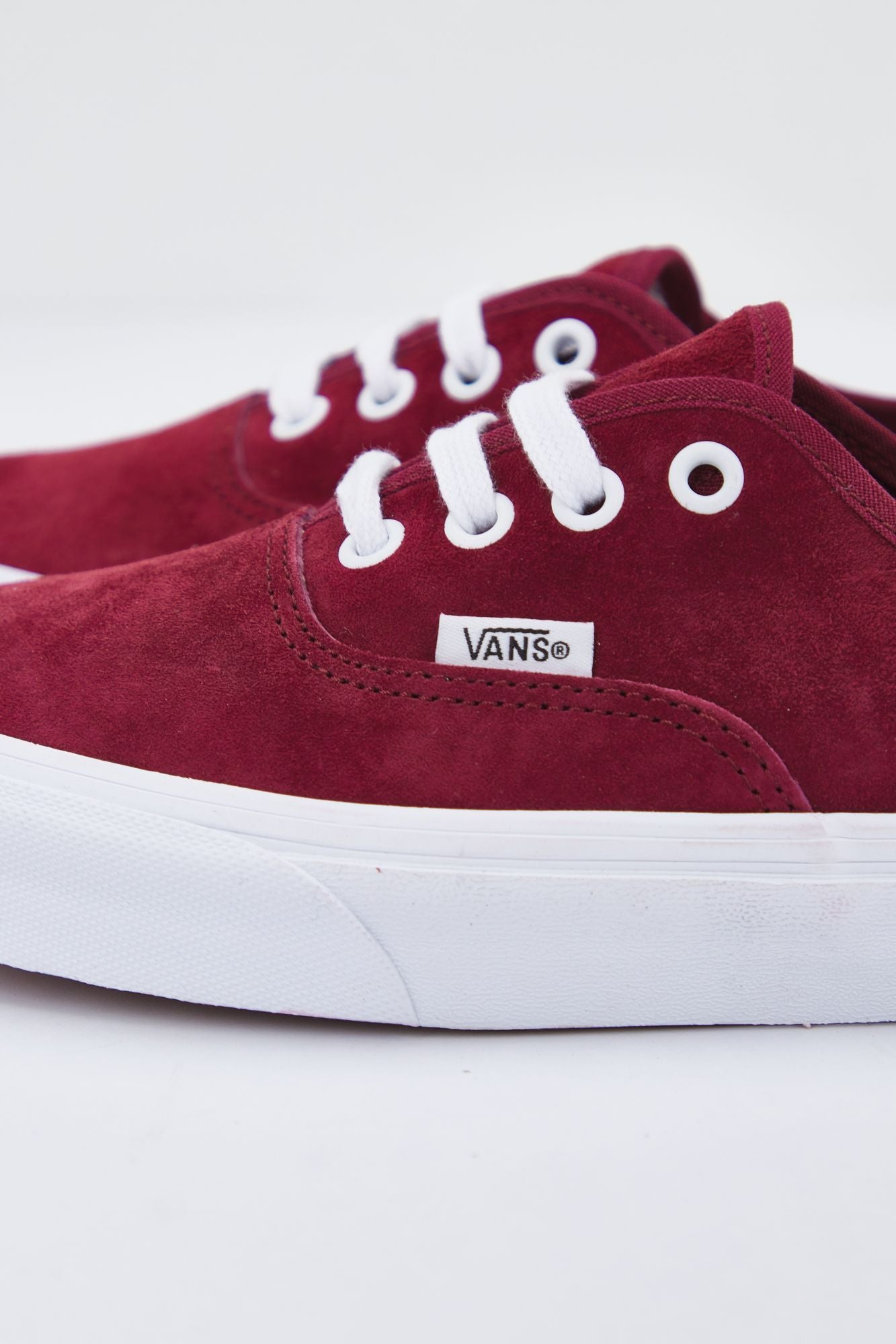 VANS  UA AUTHENTIC en color BURDEOS (3)