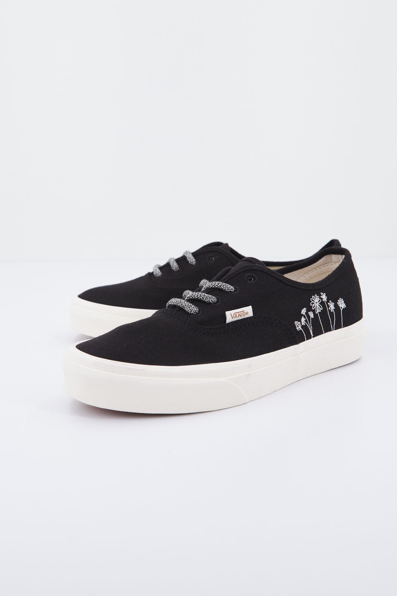 VANS UA AUTHENTIC en color NEGRO (2)