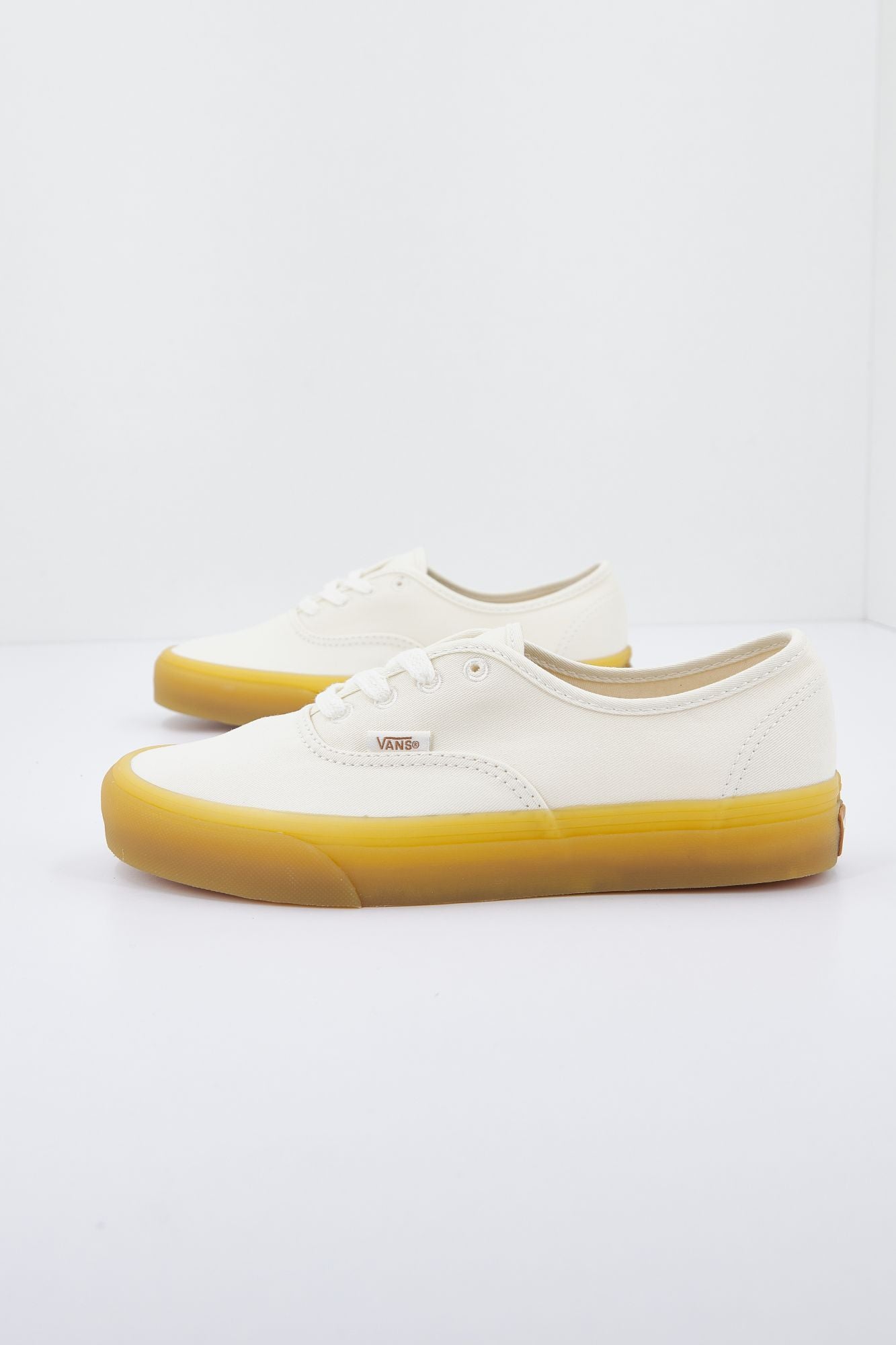 VANS  UA AUTHENTIC en color BLANCO (2)