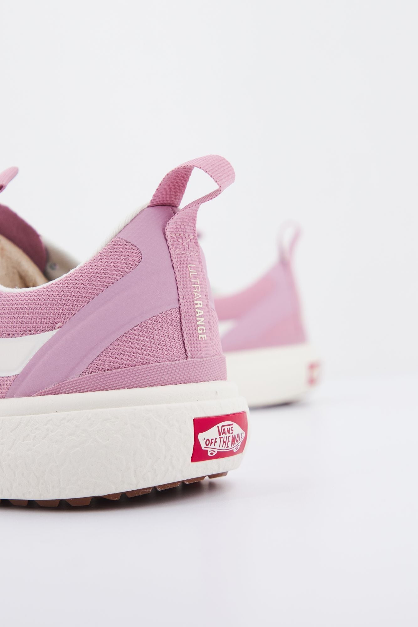 VANS UA ULTRARANGE en color ROSA (3)