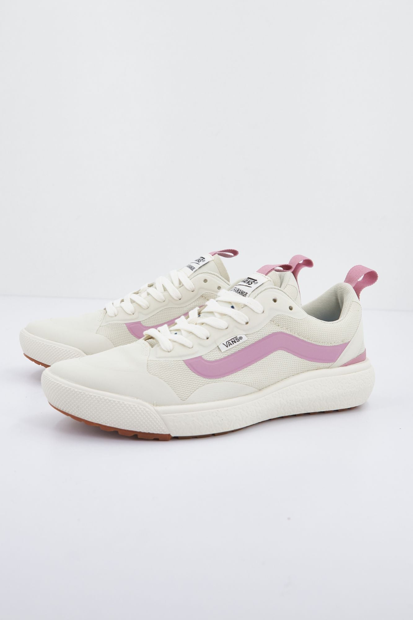 VANS  UA ULTRARANGE en color BLANCO (1)