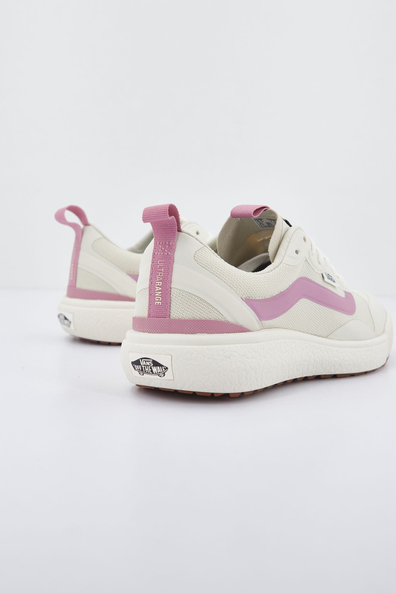 VANS  UA ULTRARANGE en color BLANCO (4)